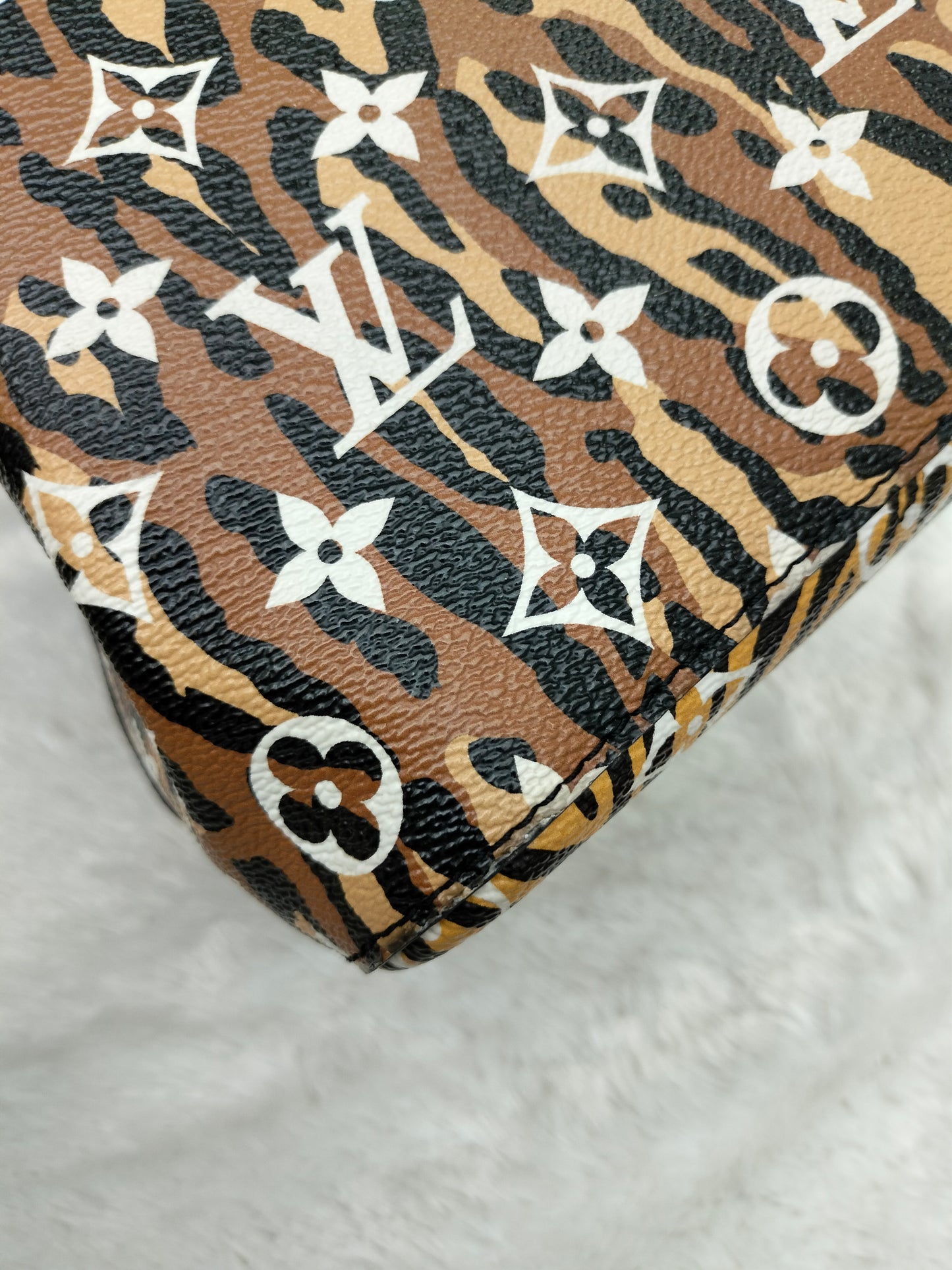 LV Neo Noe Monogram Giant Jungle Leopard Caramel 2019