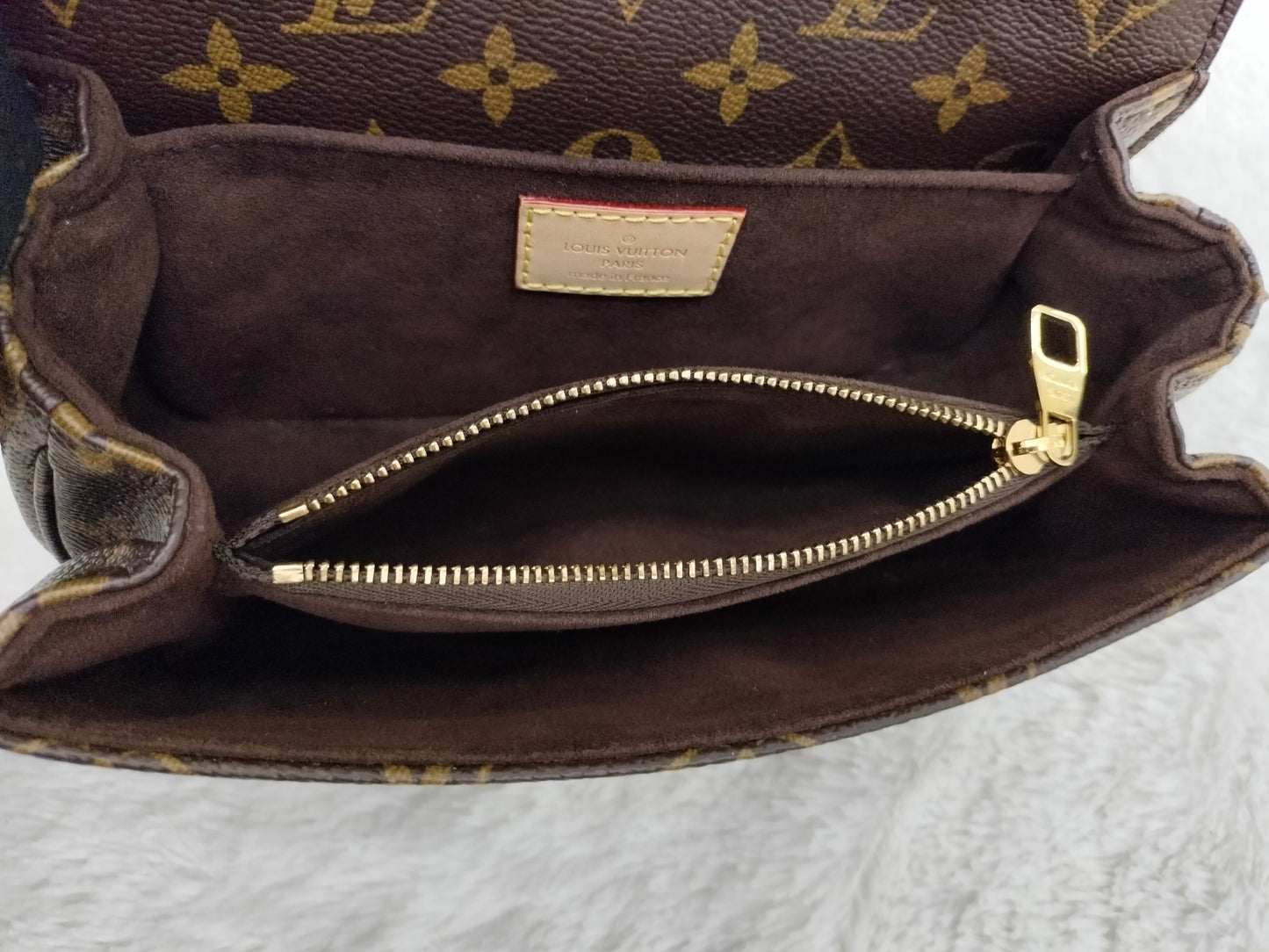 LV Pochette Metis East West Monogram 2023 (CHIP)