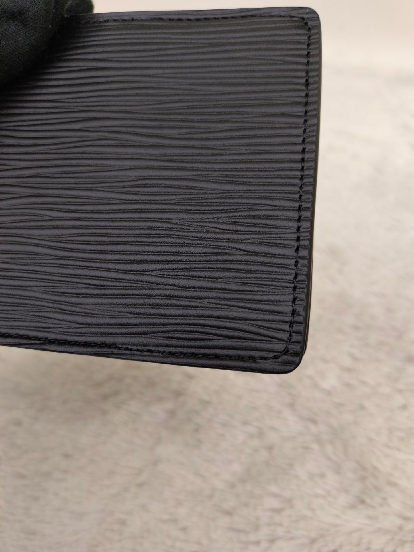 *NEW* LV Portefeuille Multiple Epi Noir M (CHIP)