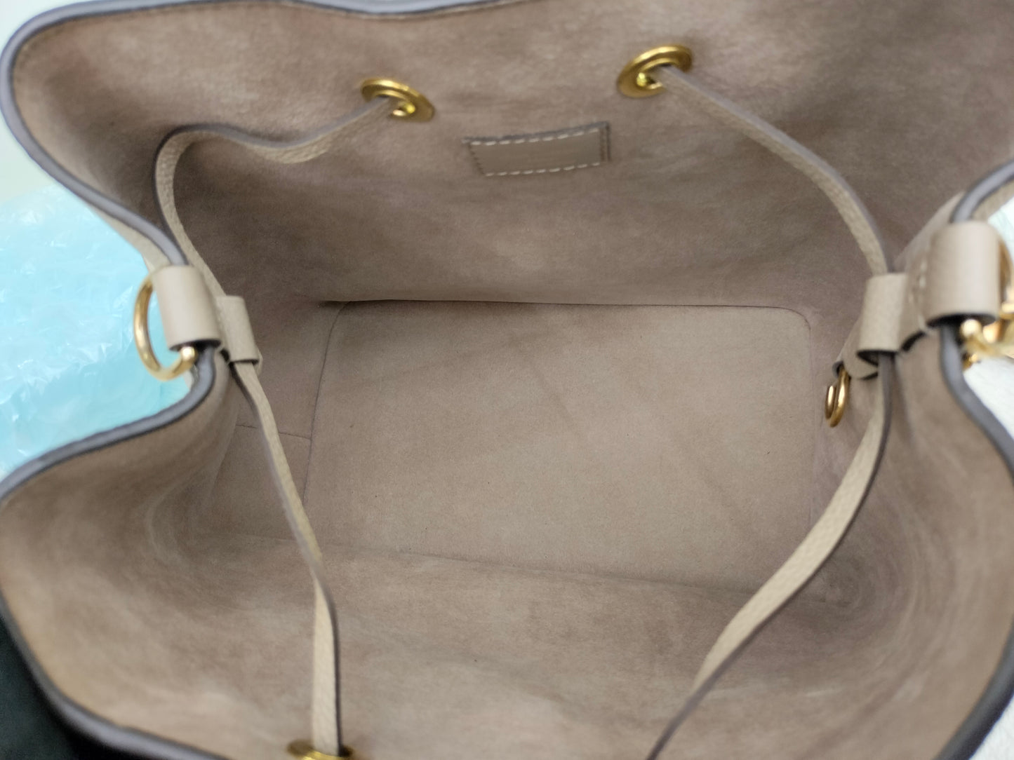 LV Neo Noe MM Monogram Tourterelle Creme 2021