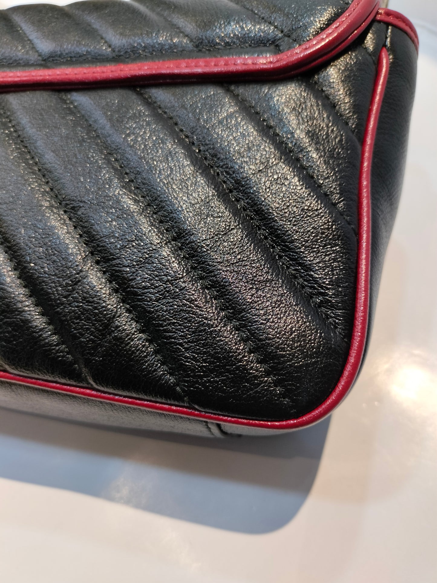 Gucci Marmont Small Black Red GHW