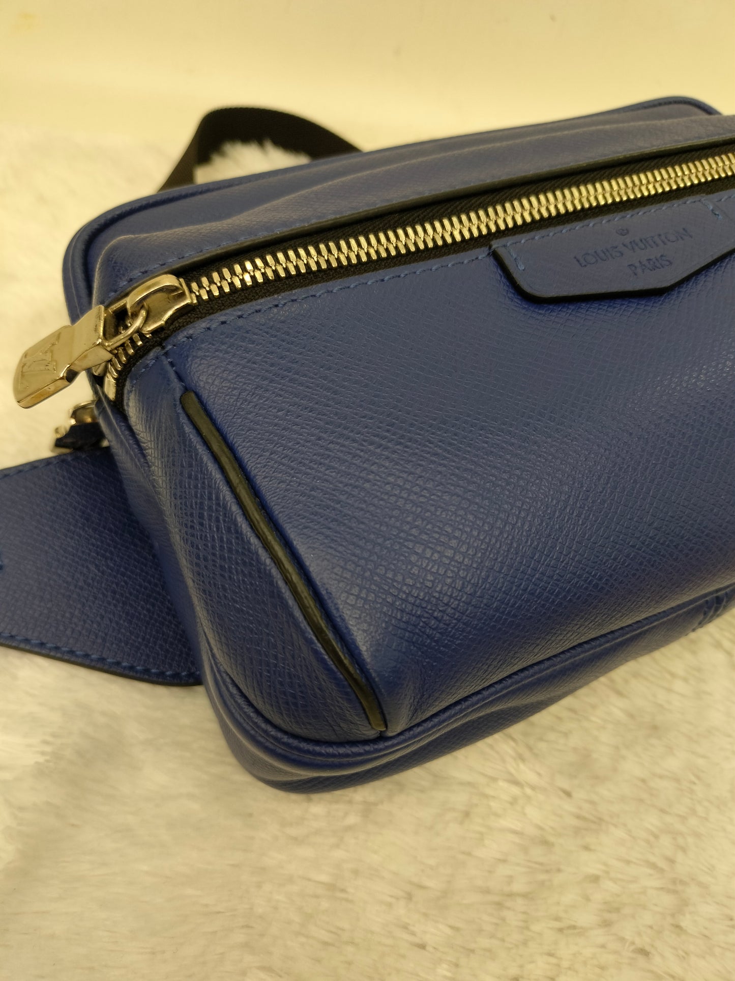LV Outdoor Bumbag Taiga Cobalt 2019
