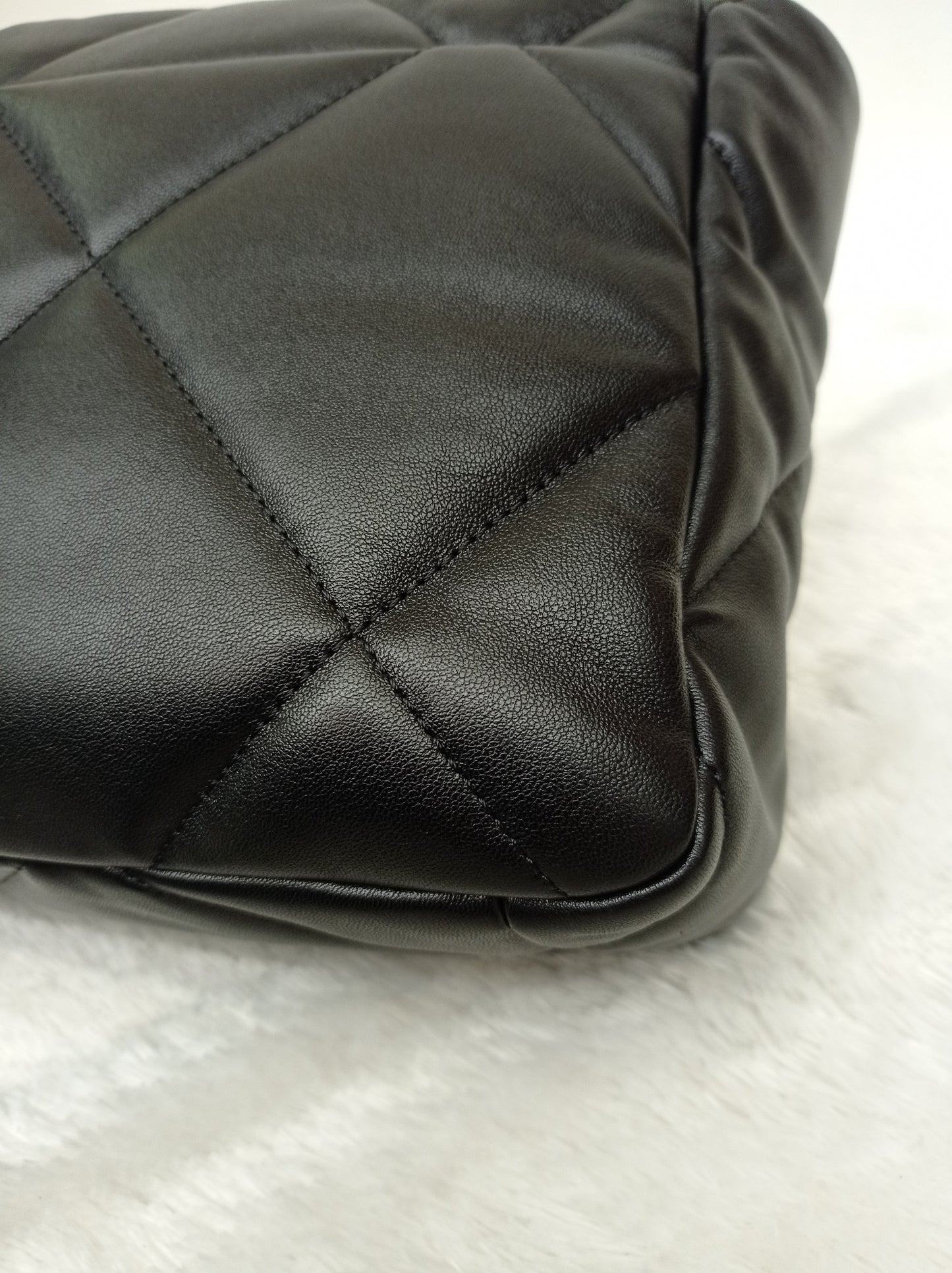 *Neverbeen Used* Chanel C19 Large Black (CHIP)