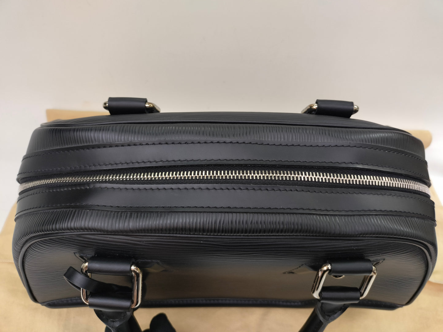 LV Bowling Montaigne PM Epi Noir 2006