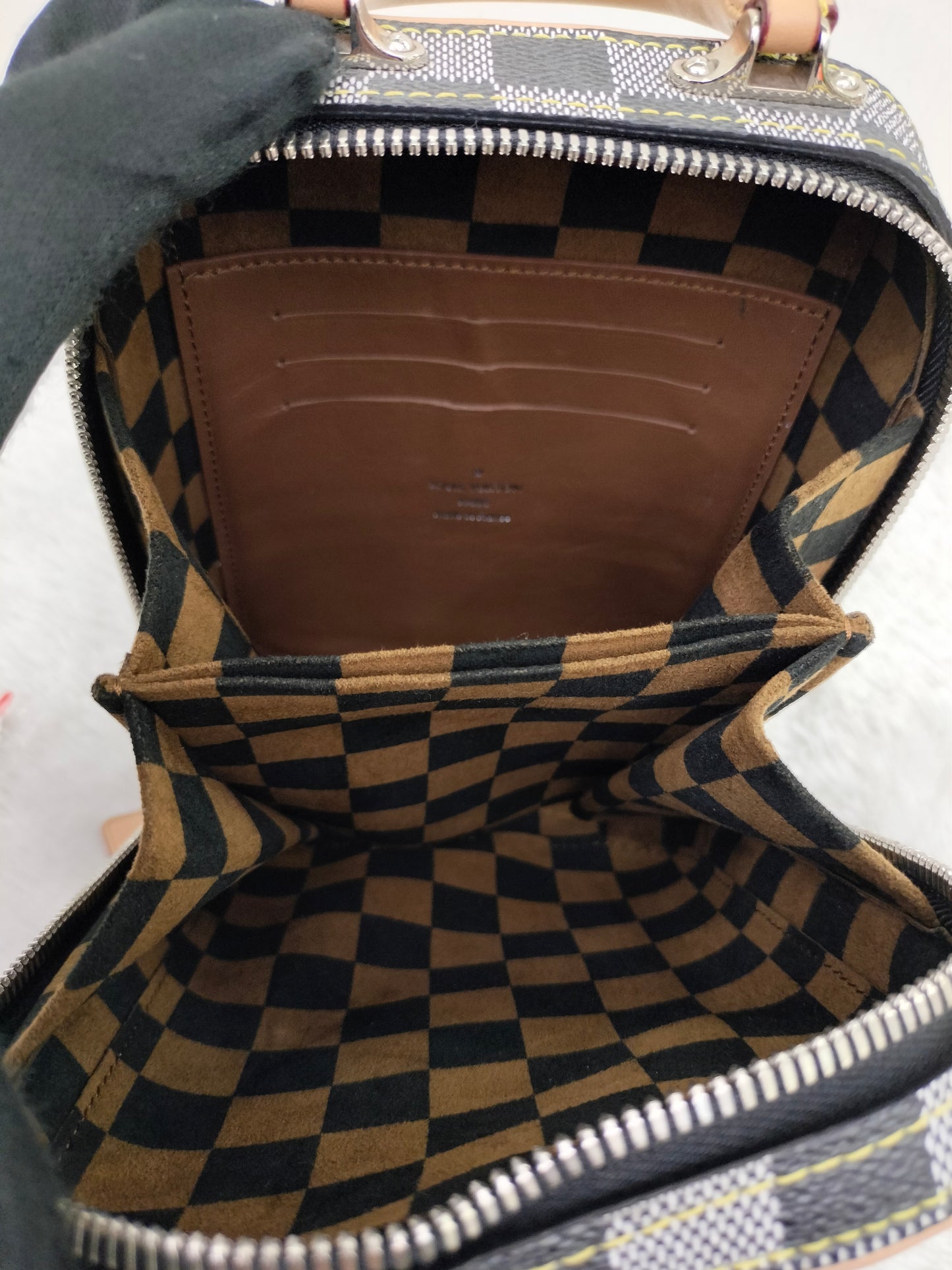 LV Valisette Vertical Damier Colour Noir 2019