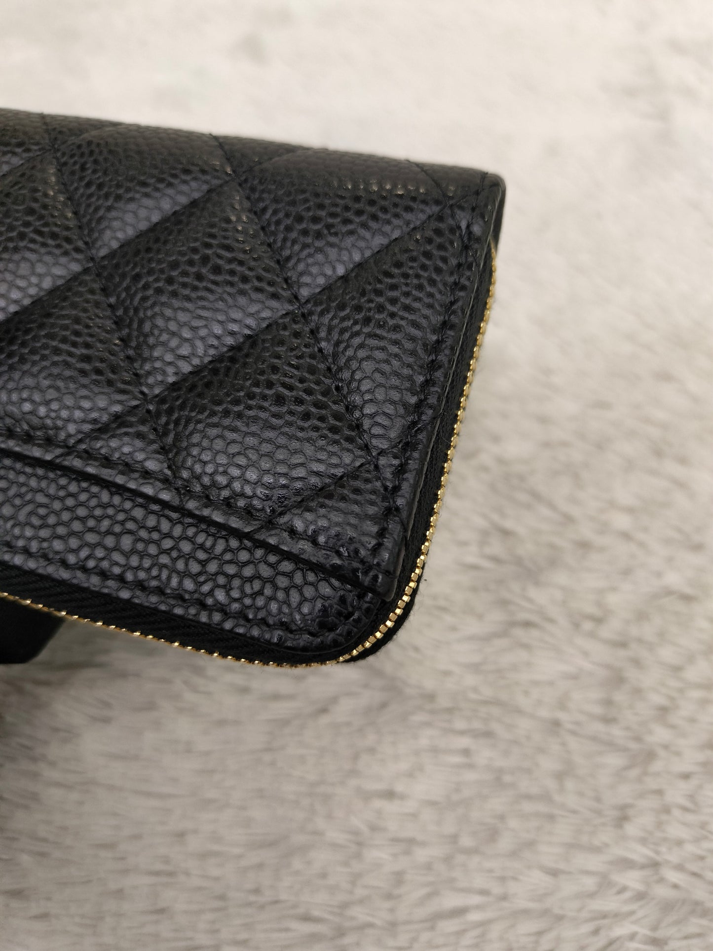 *NEW* Chanel Zippy Card Holder Caviar Black GHW (CHIP)