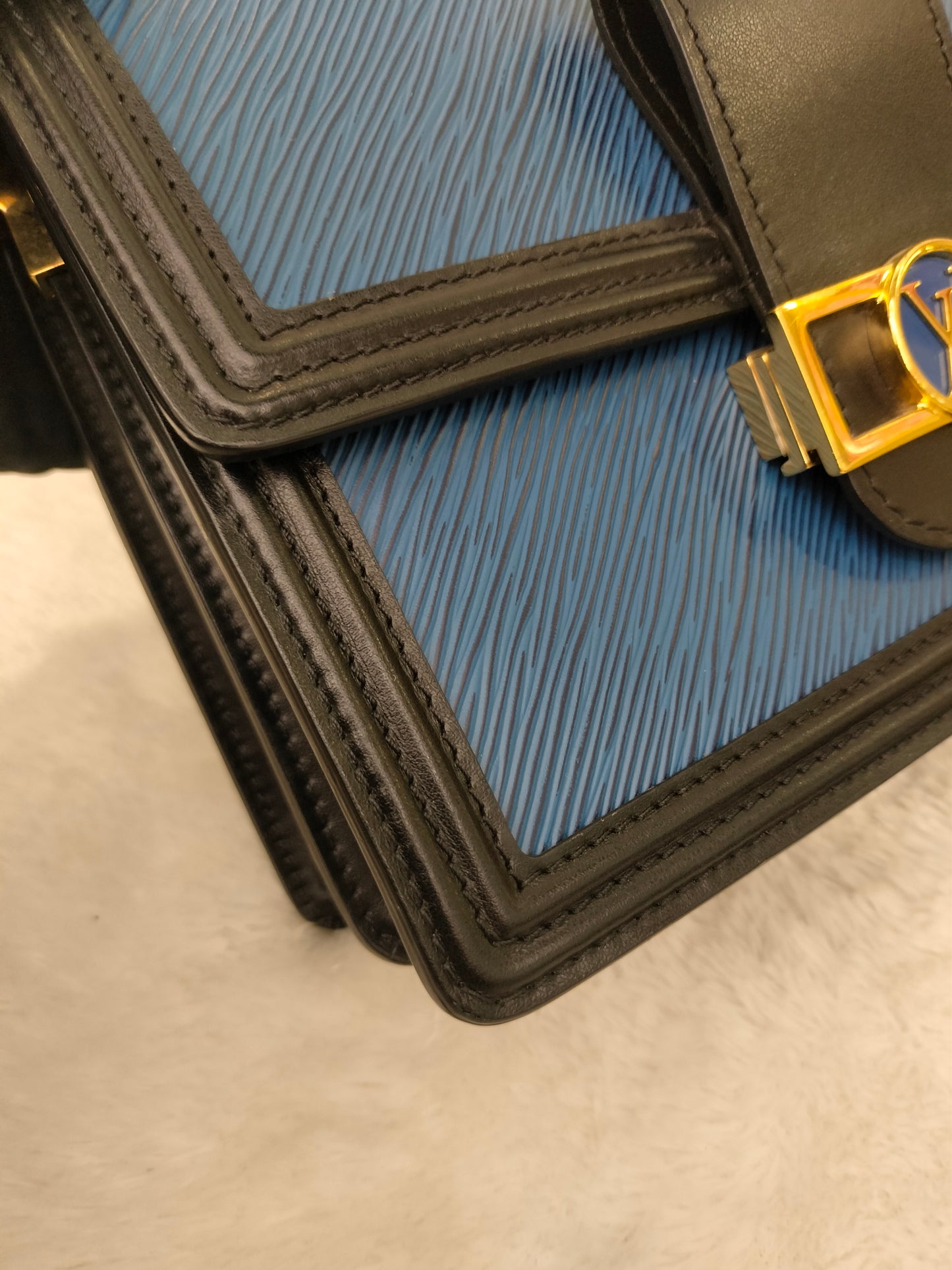 LV Dauphine NV MM Epi Navy Noir 2020