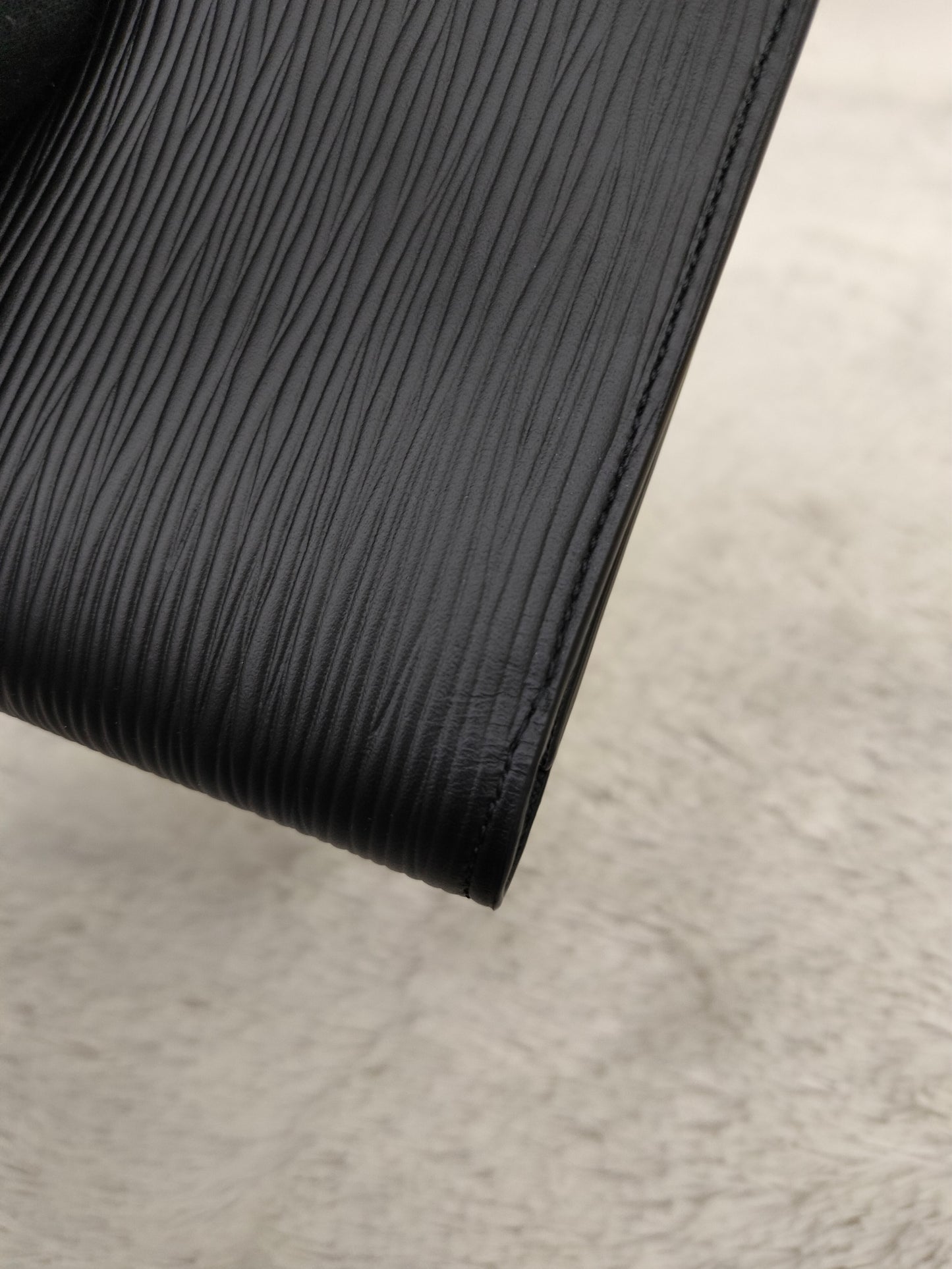 *NEW* LV Portefeuille Multiple Epi Noir M (CHIP)