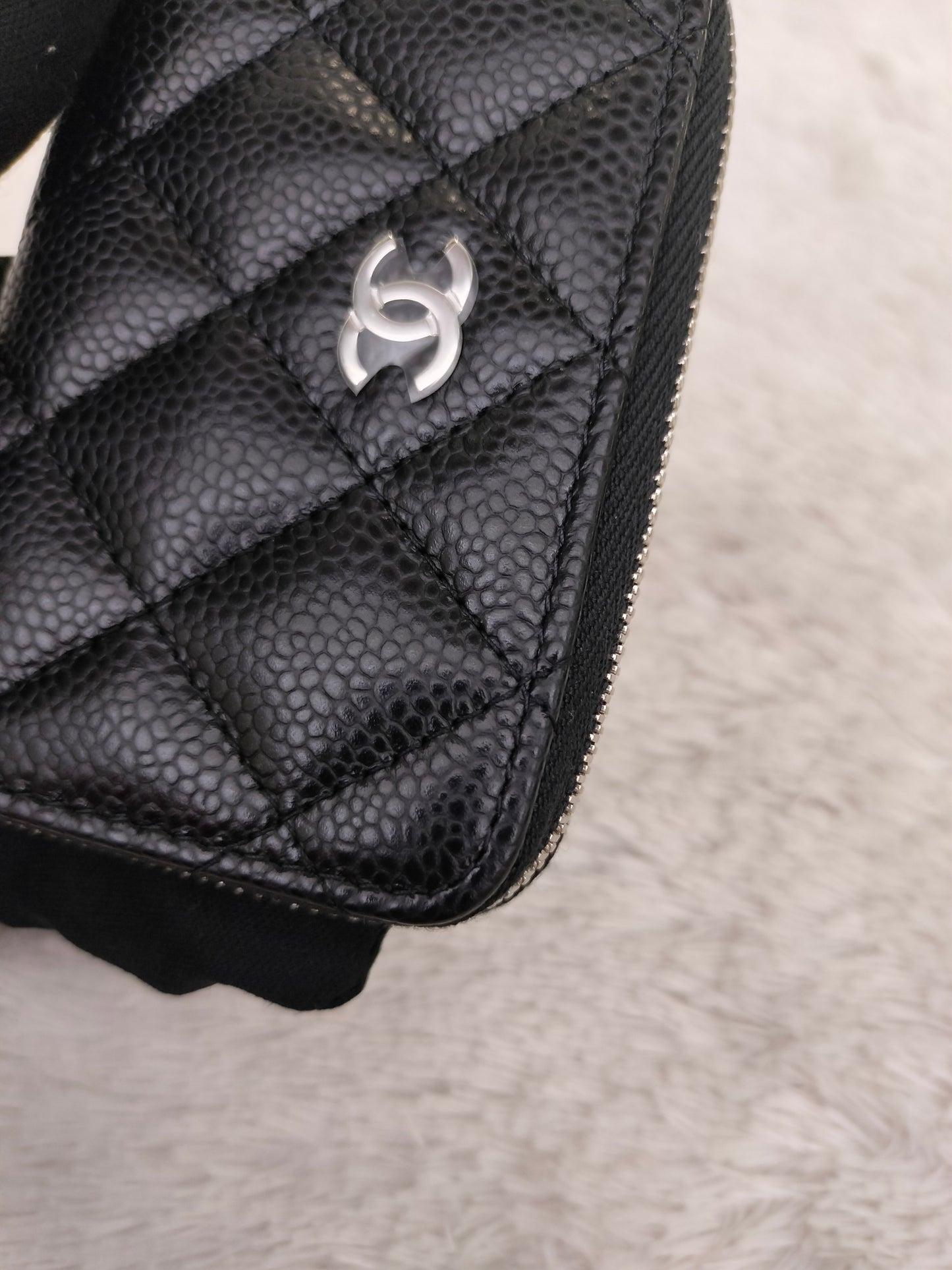 *NEW* Chanel Zippy Card Holder Caviar Black SHW (CHIP)