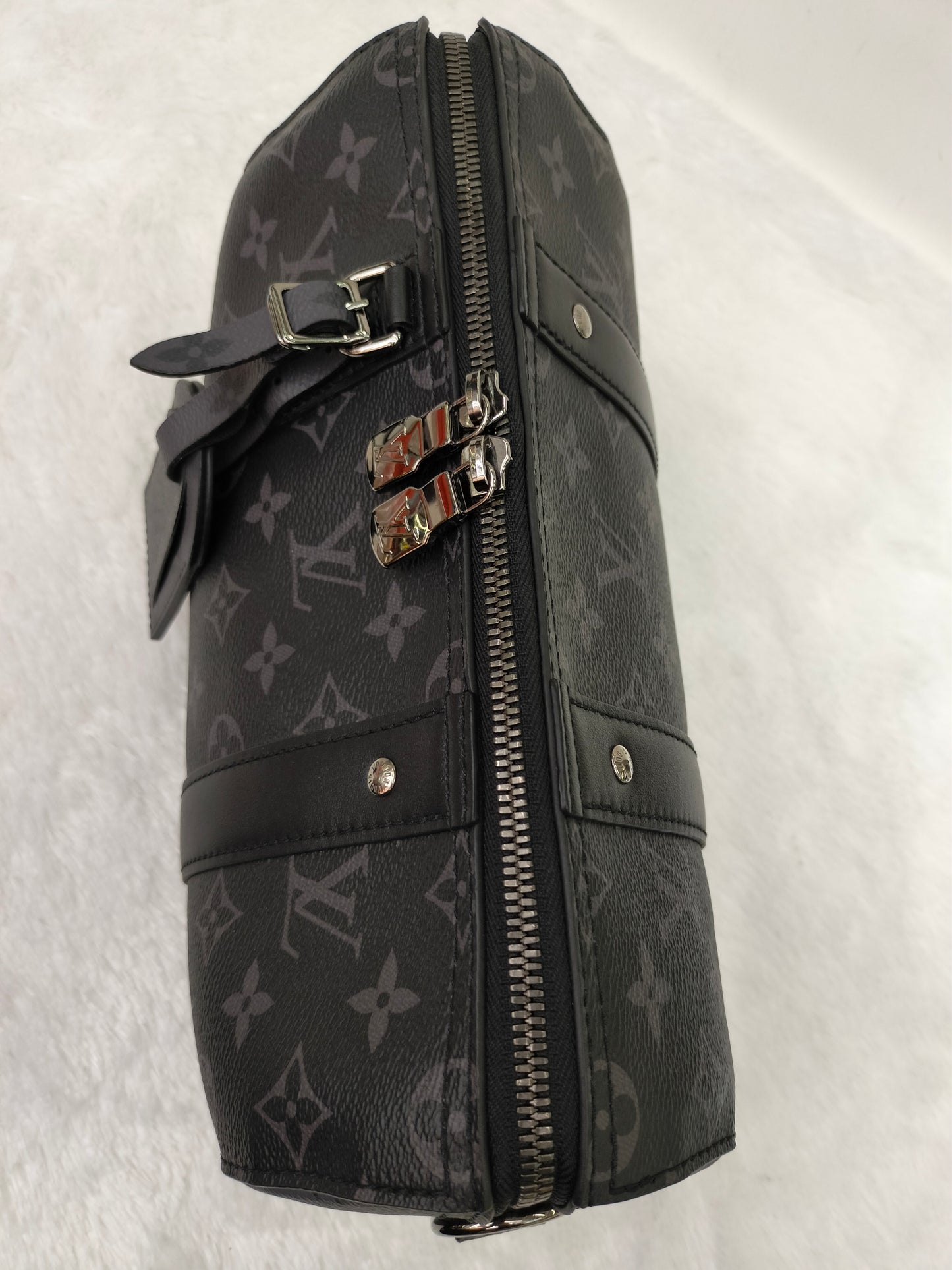 LV City Keepall Monogram Eclipse (CHIP)