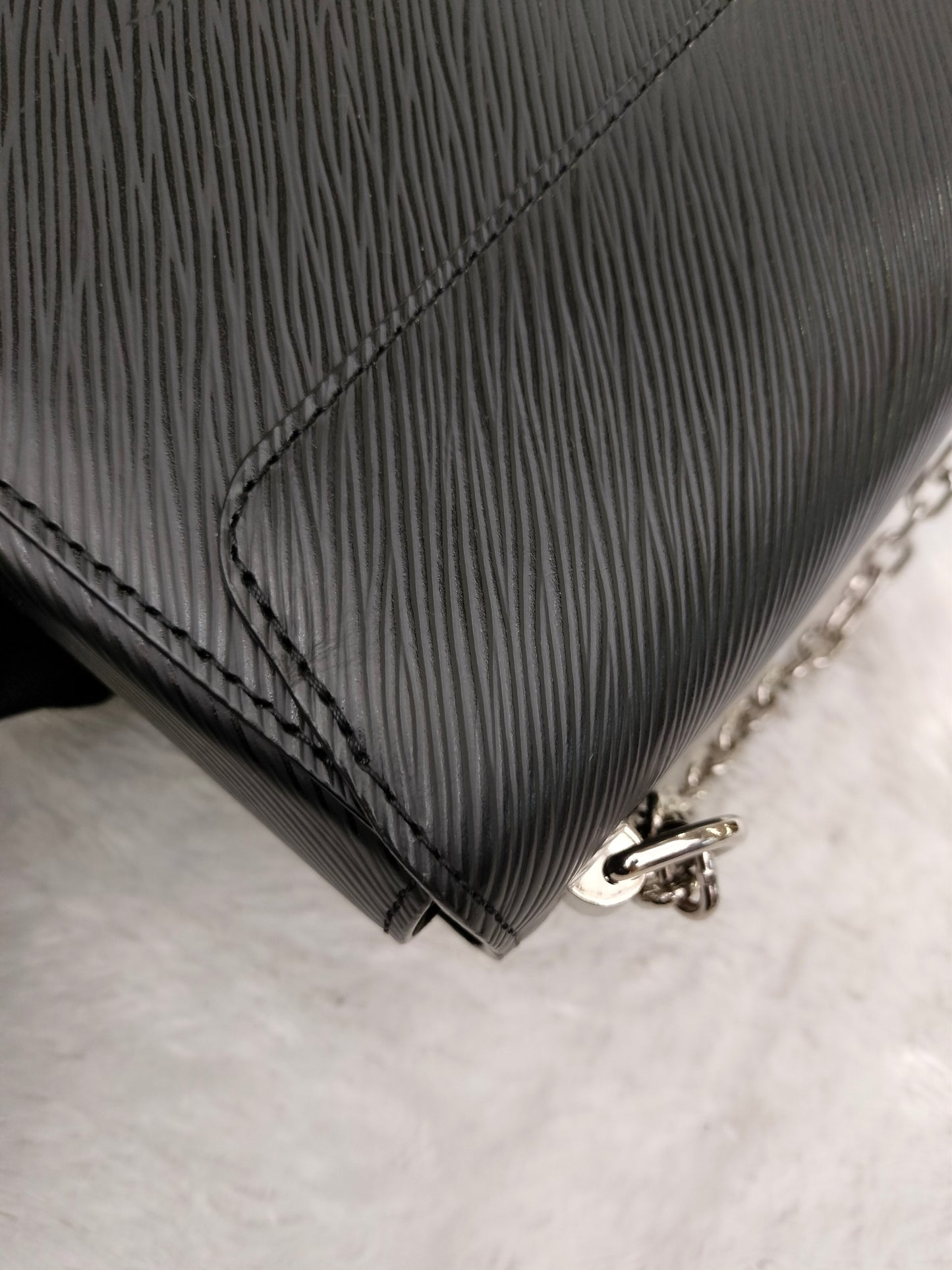 LV Twist MM Epi Noir 2018