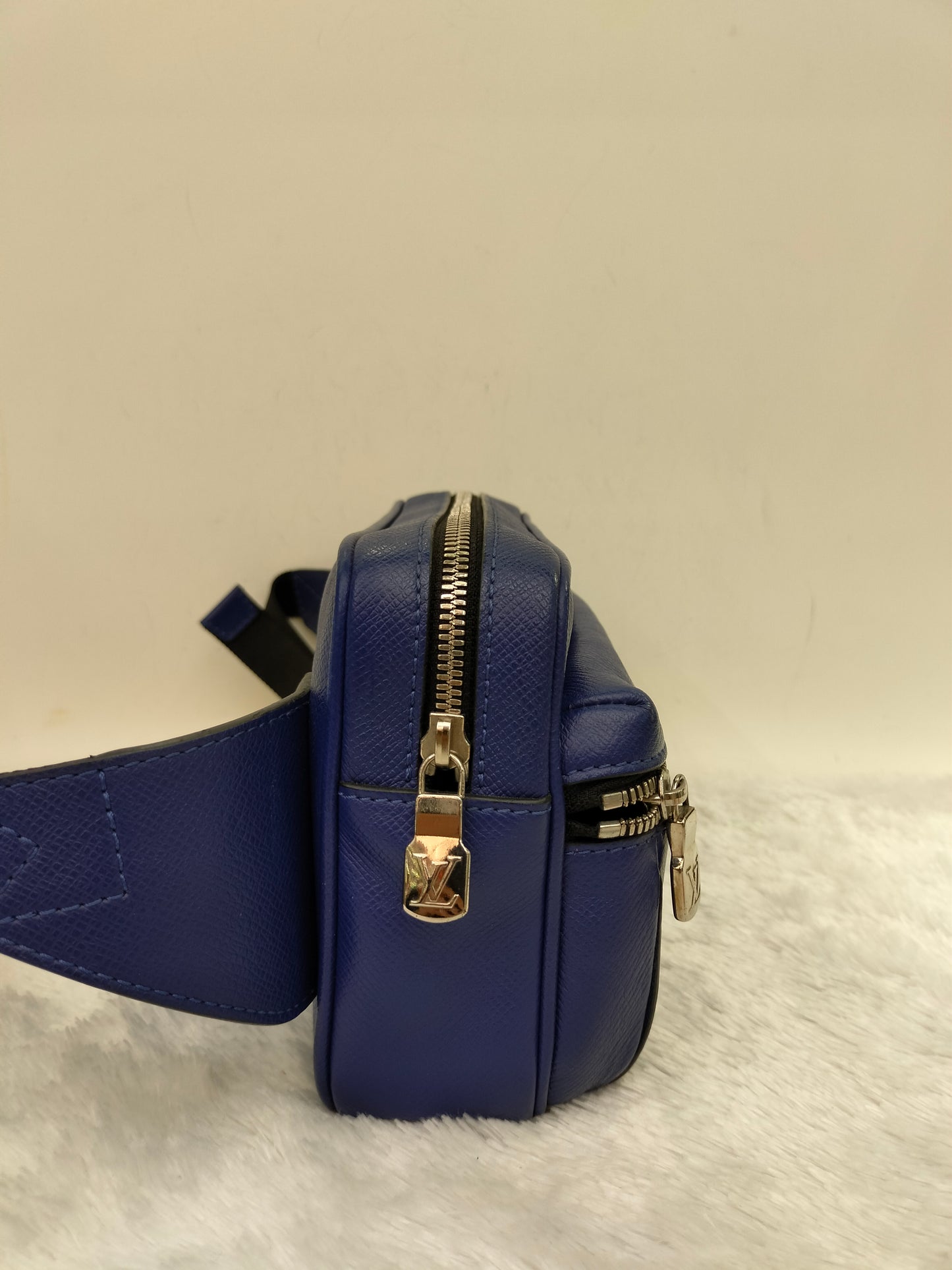 LV Outdoor Bumbag Taiga Cobalt 2019