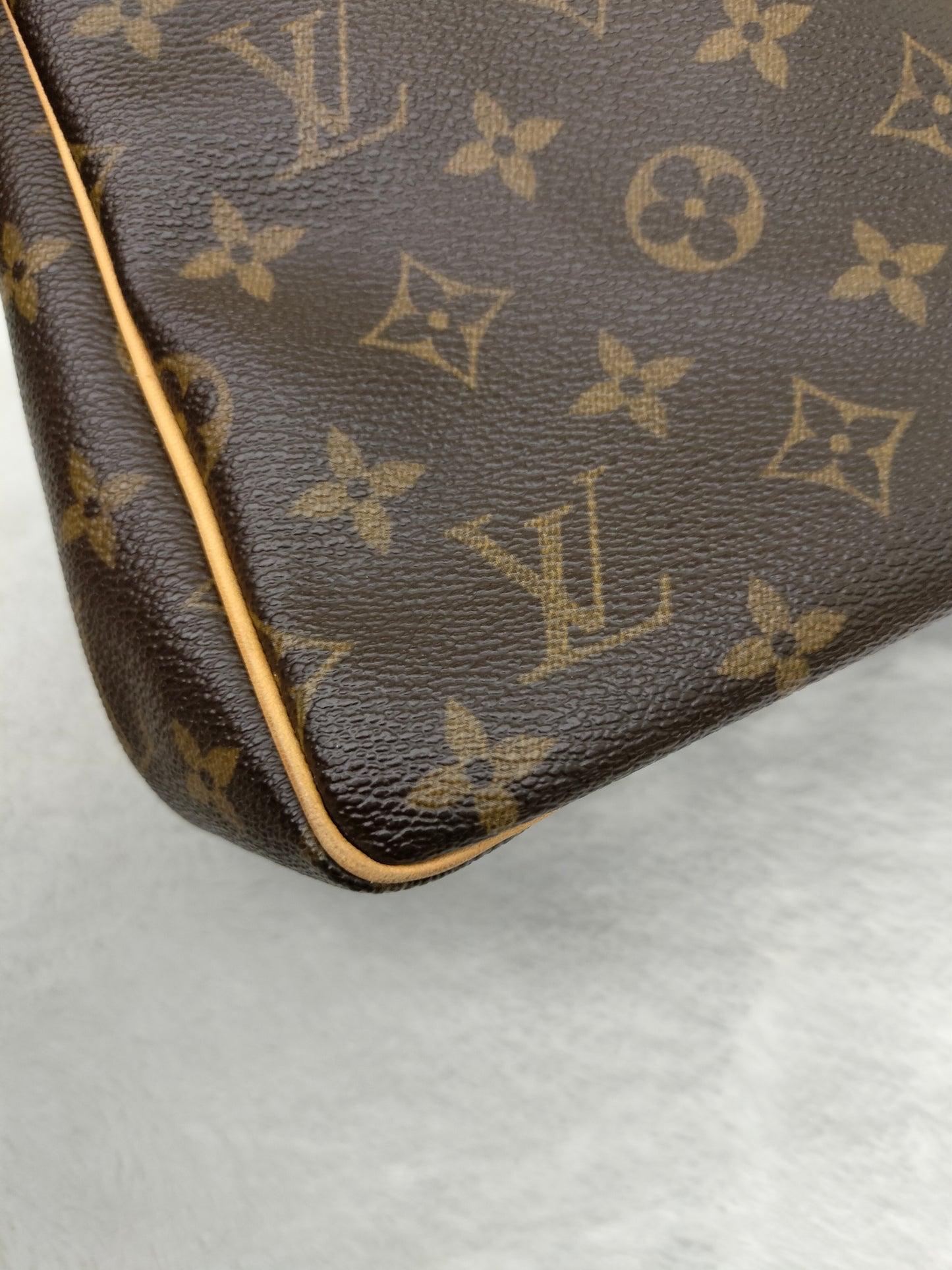 *Good Condition*
LV Batignoles PM Monogram