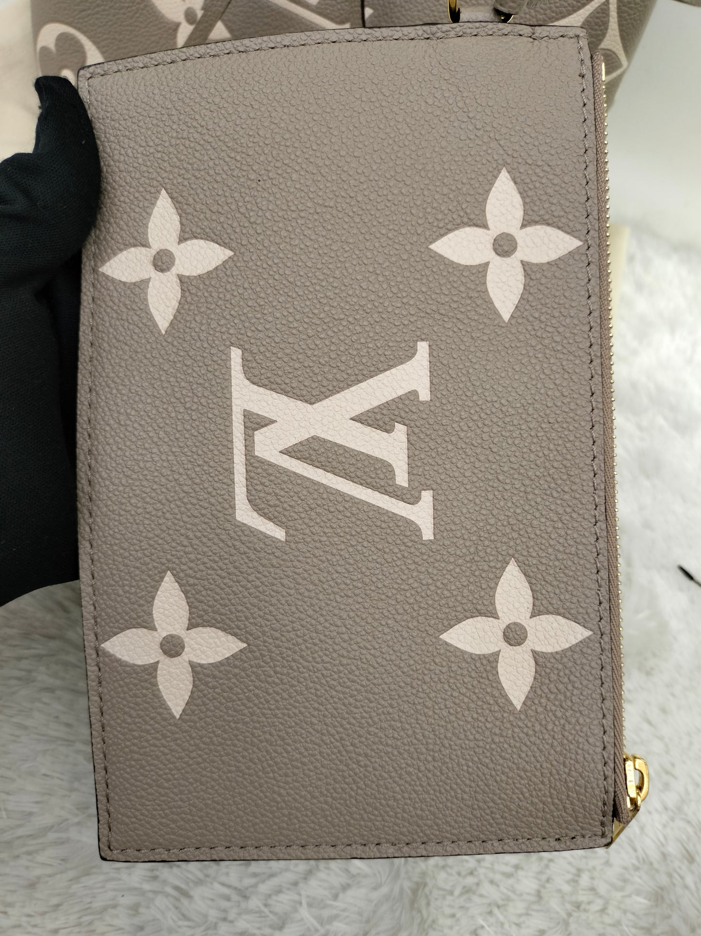 LV Neo Noe MM Monogram Tourterelle Creme 2021