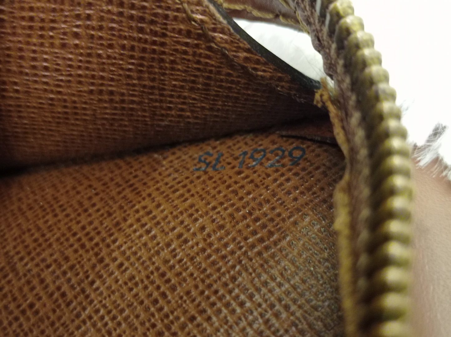LV Pochette Homme Monogram Vintage