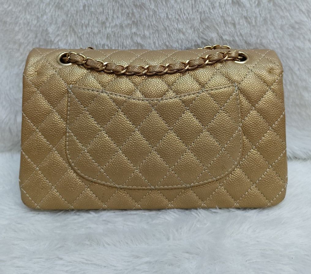 Chanel Medium Caviar Bronze GHW #20. Size 25,5x15,5x6,5cm