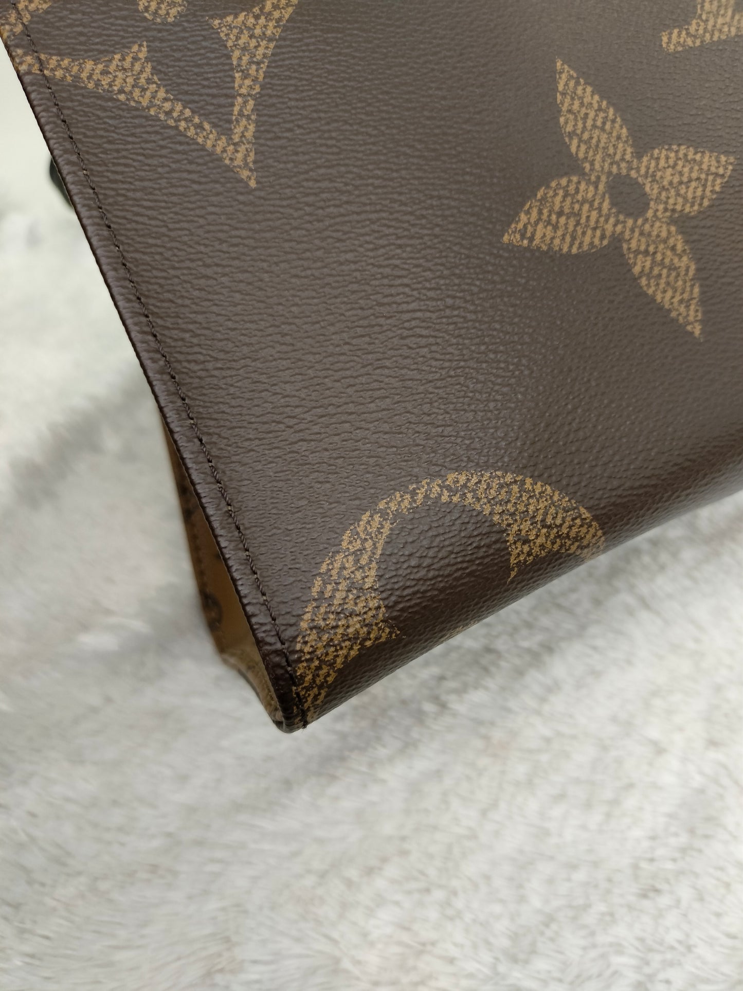 LV OTG MM Monogram Reverse Giant (CHIP)