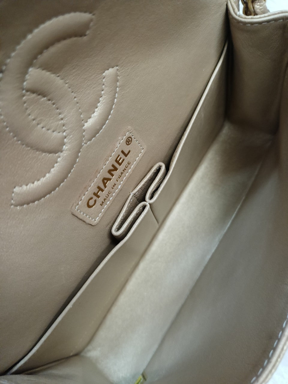 Chanel Medium Caviar Bronze GHW #20. Size 25,5x15,5x6,5cm