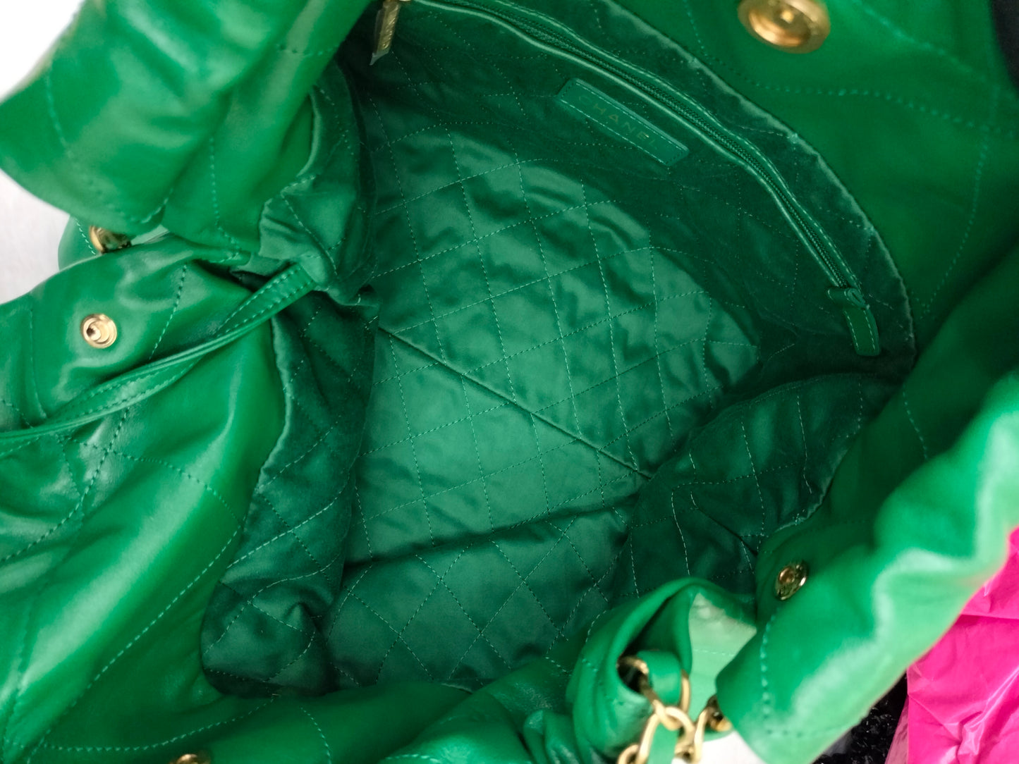 *Neverbeen Used* Chanel C22 Medium Calfskin Green GHW (CHIP)