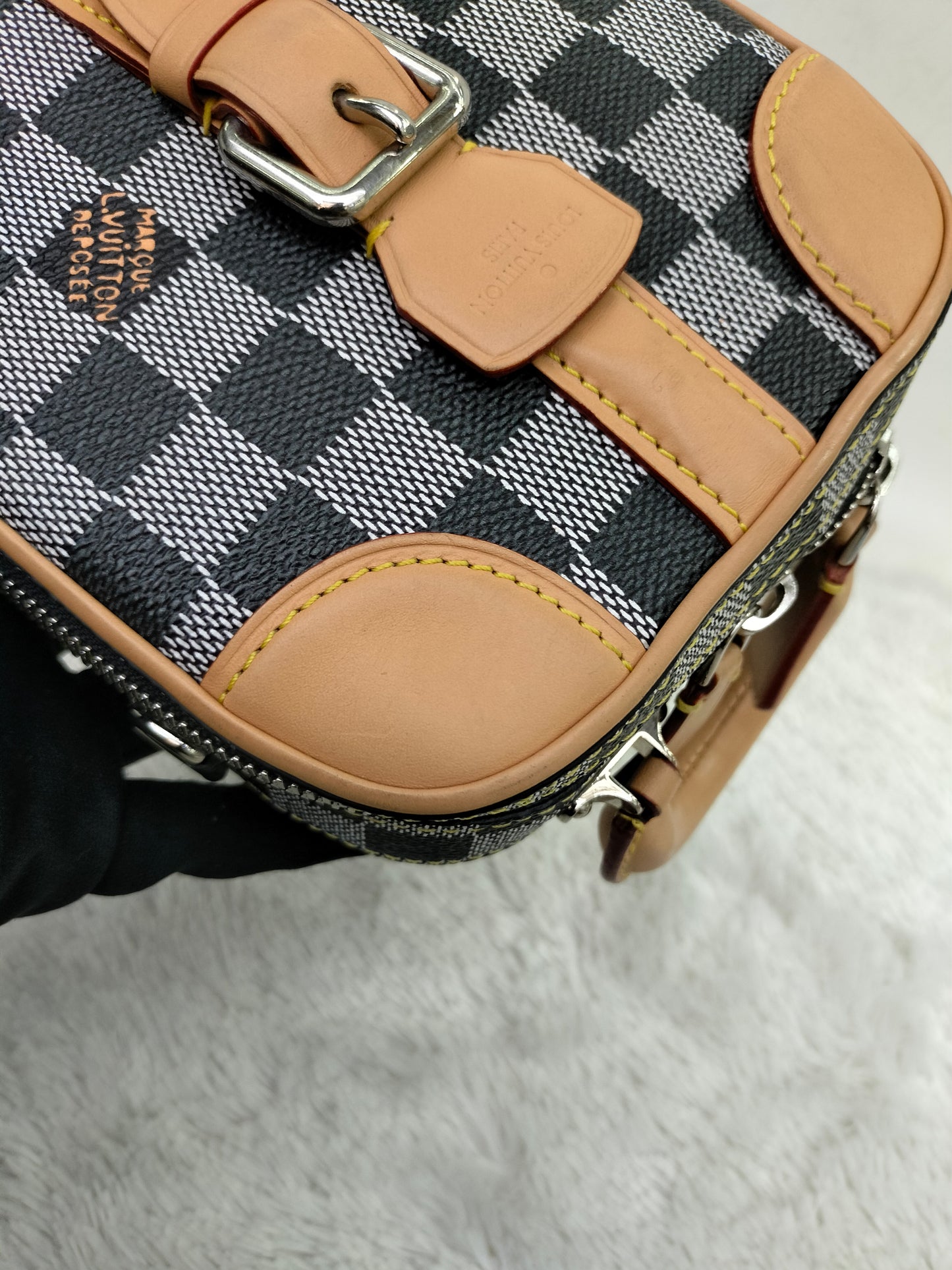 LV Valisette Vertical Damier Colour Noir 2019