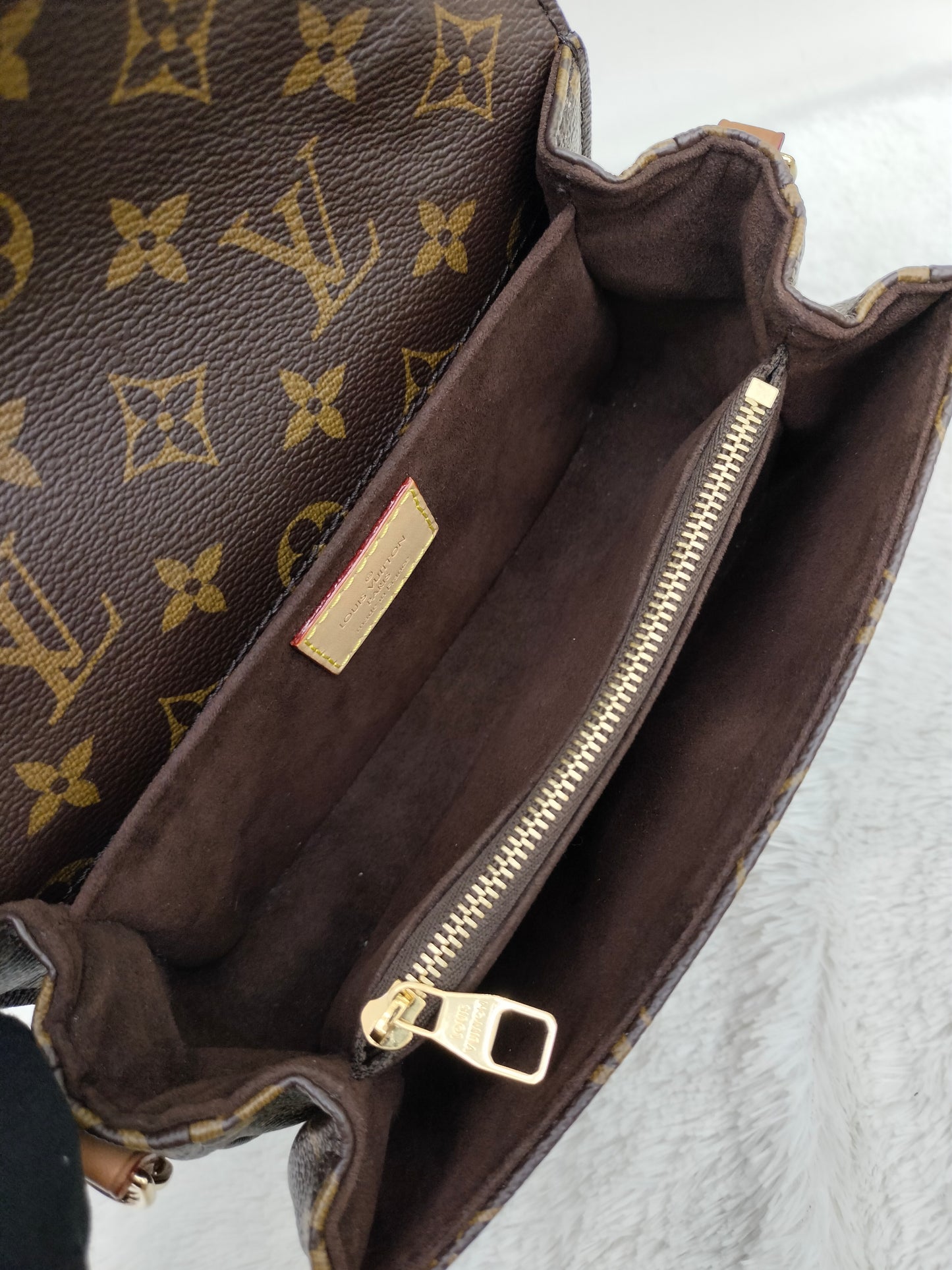 LV Pochette Metis East West Monogram 2023 (CHIP)