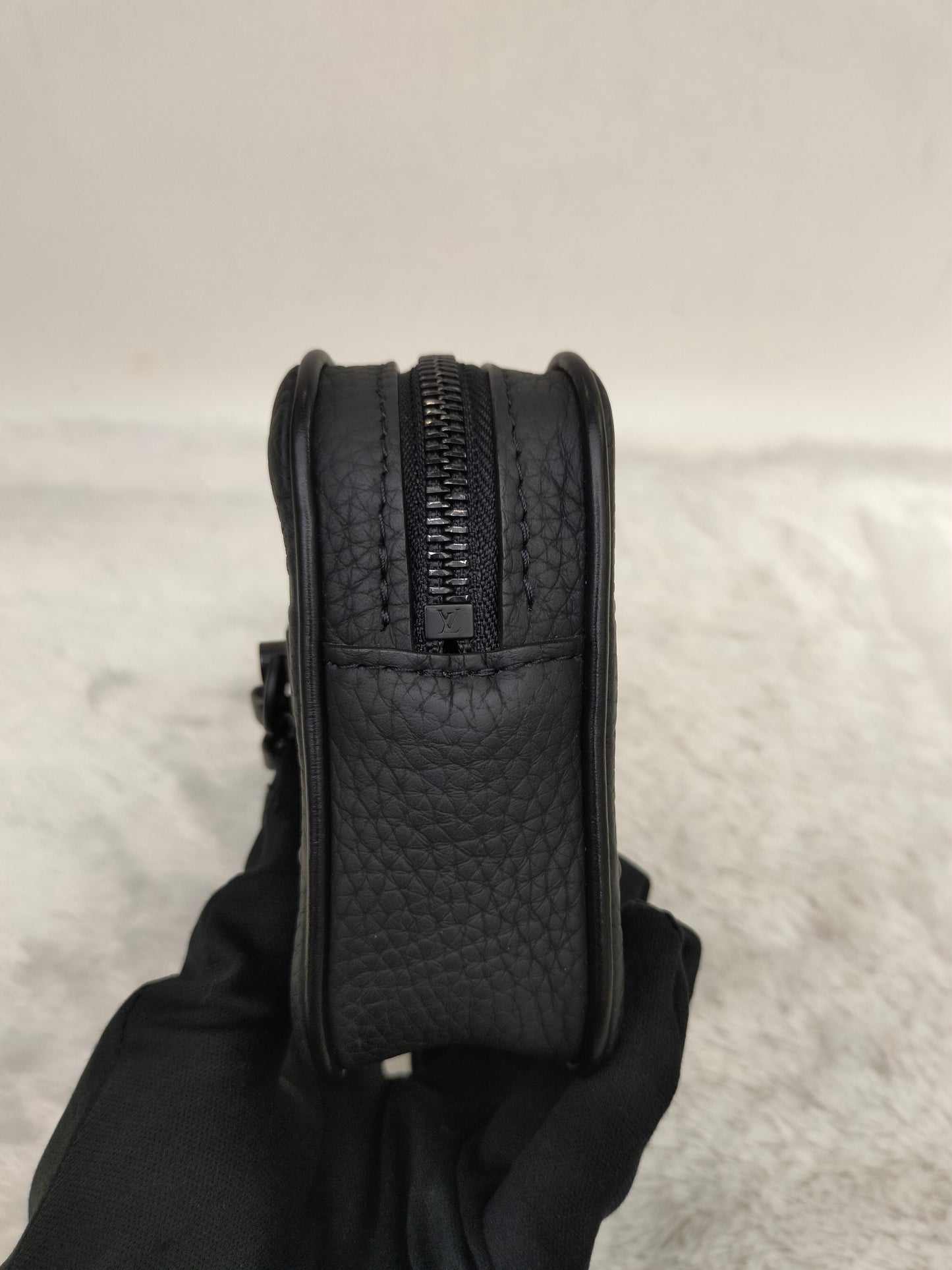 LV Pochette Volga Monogram Taurillon Empreinte Noir 2020