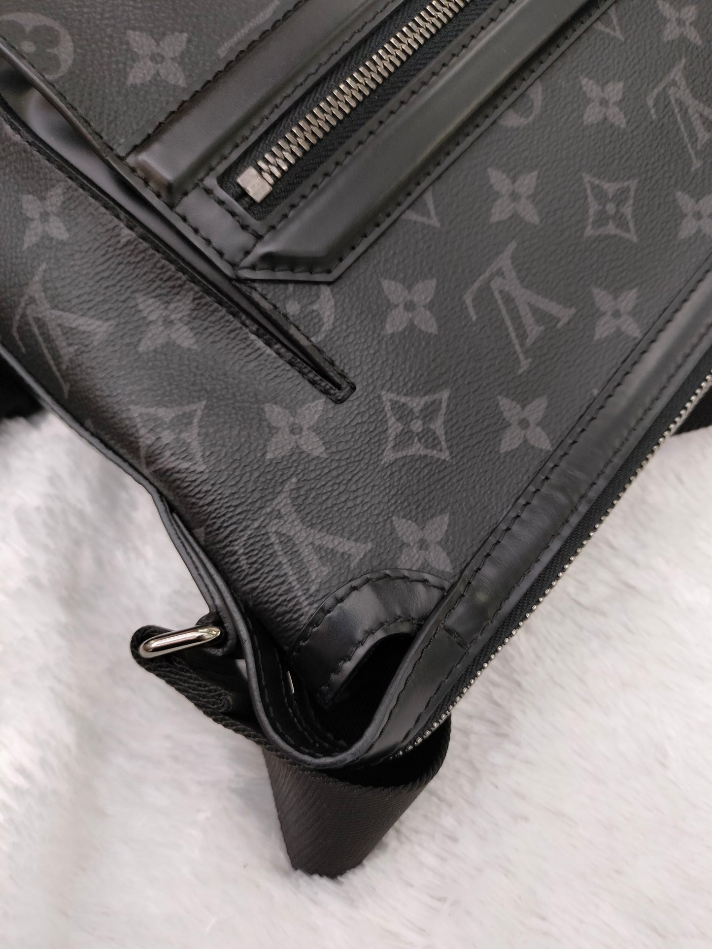 LV Odyssey PM Messenger Monogram Eclipse Noir 2018