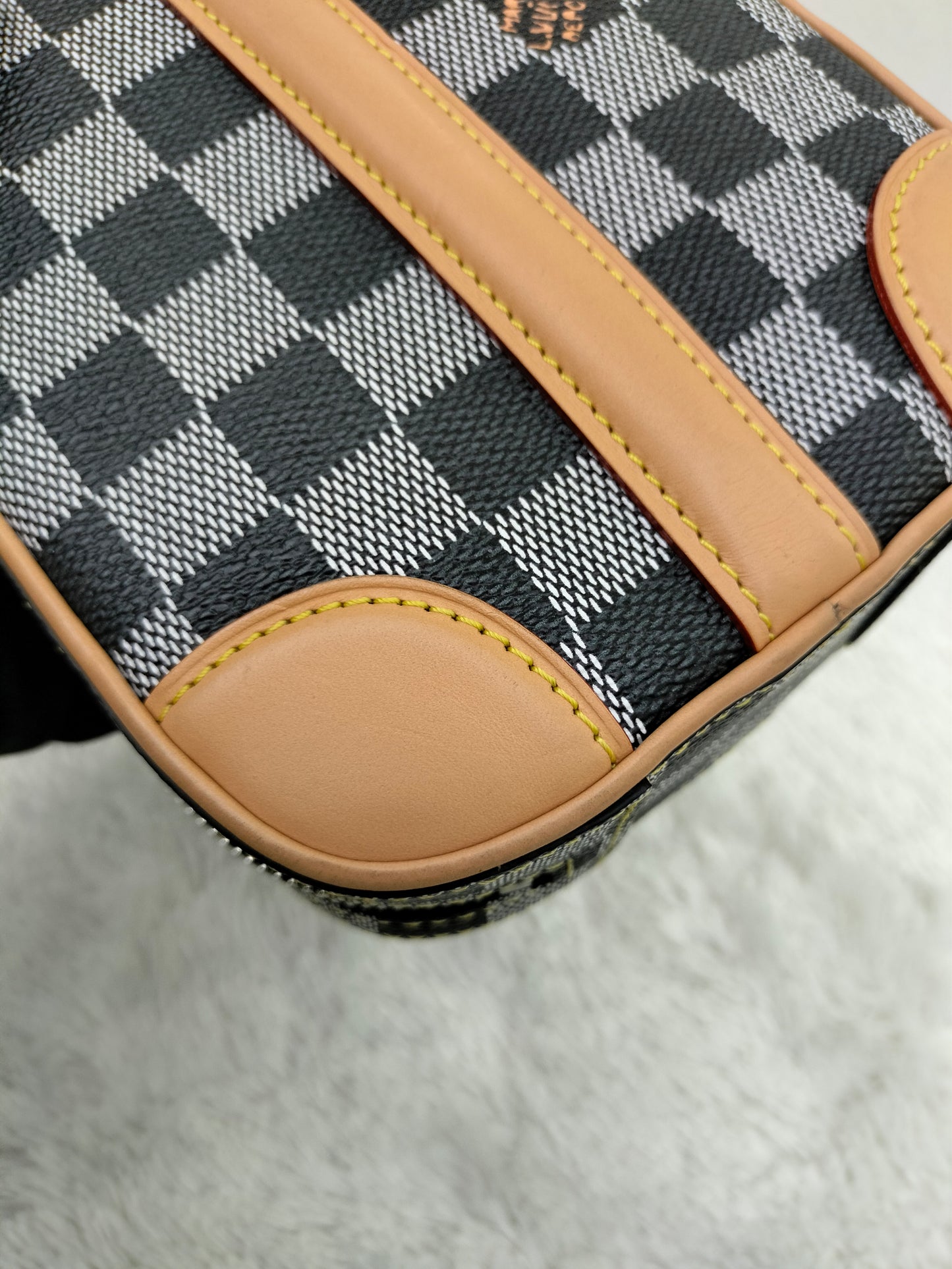LV Valisette Vertical Damier Colour Noir 2019