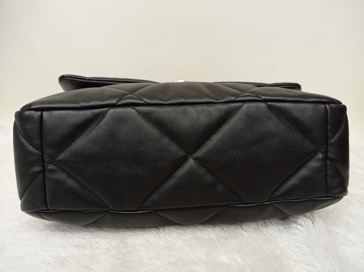 *Neverbeen Used* Chanel C19 Large Black (CHIP)