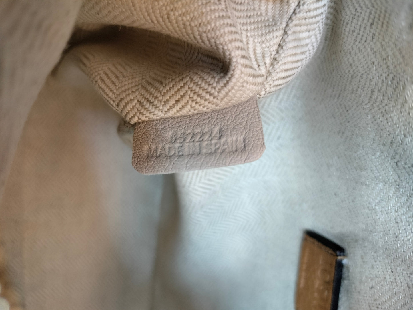 Loewe Puzzle Mini Grained Light Caramel GHW 2022