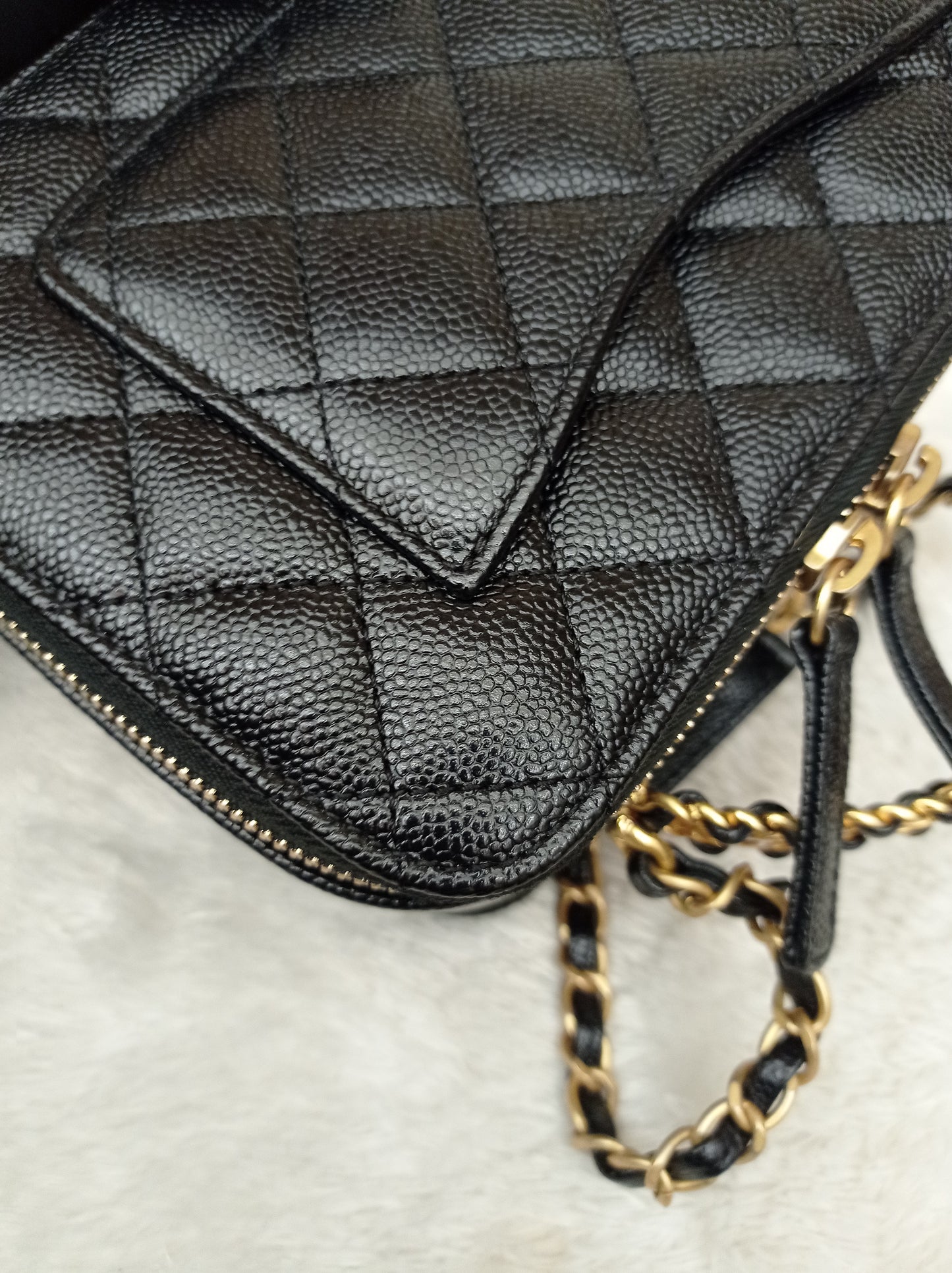 *Neverbeen Used* Chanel Pick Me Up Vanity Case Small Caviar Black GHW (CHIP)