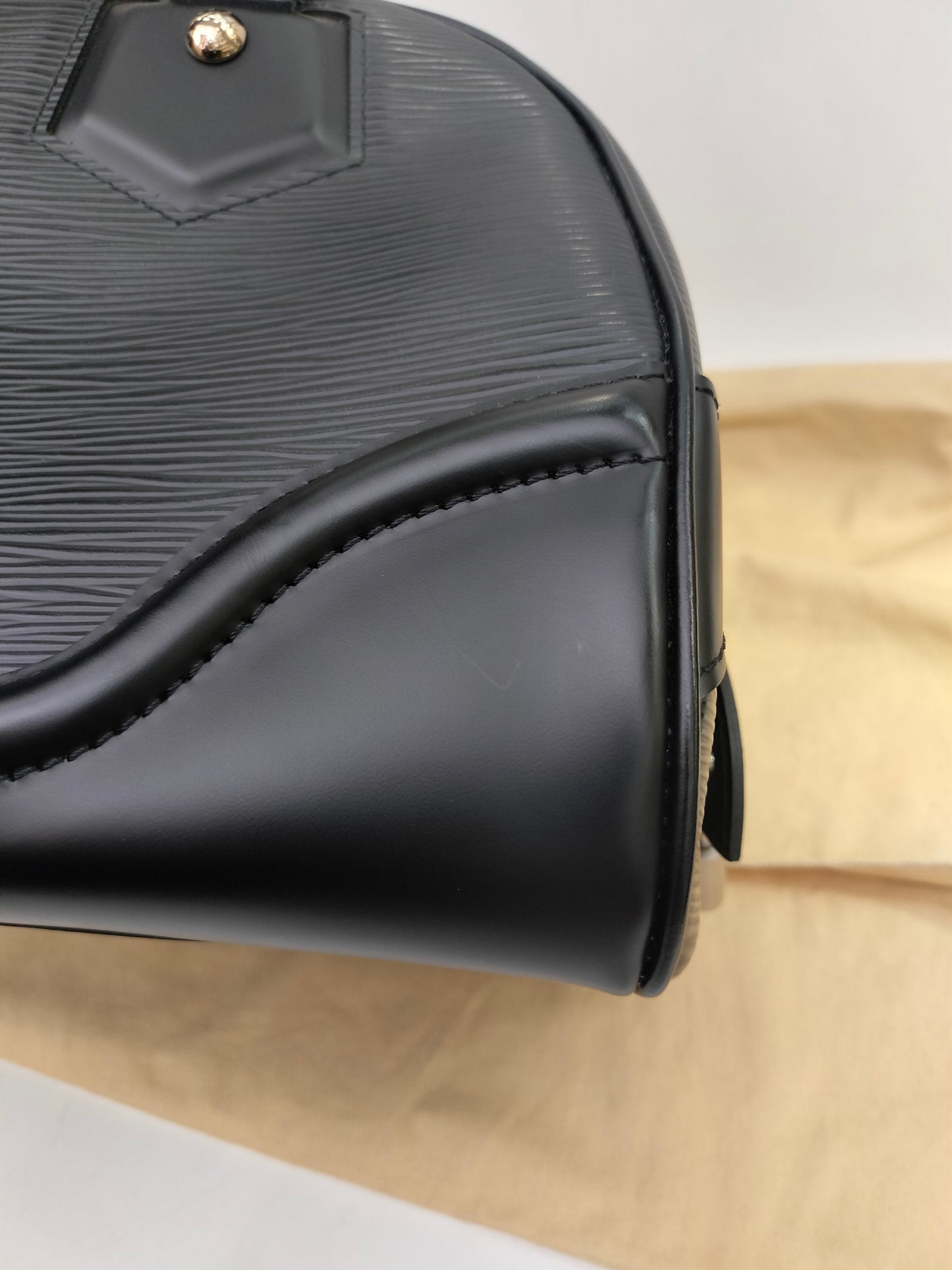 LV Bowling Montaigne PM Epi Noir 2006