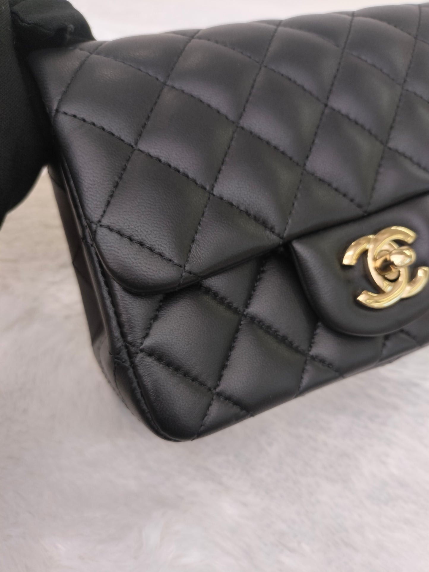 *NEW* Chanel Mini Square Lamb Black GHW (CHIP)