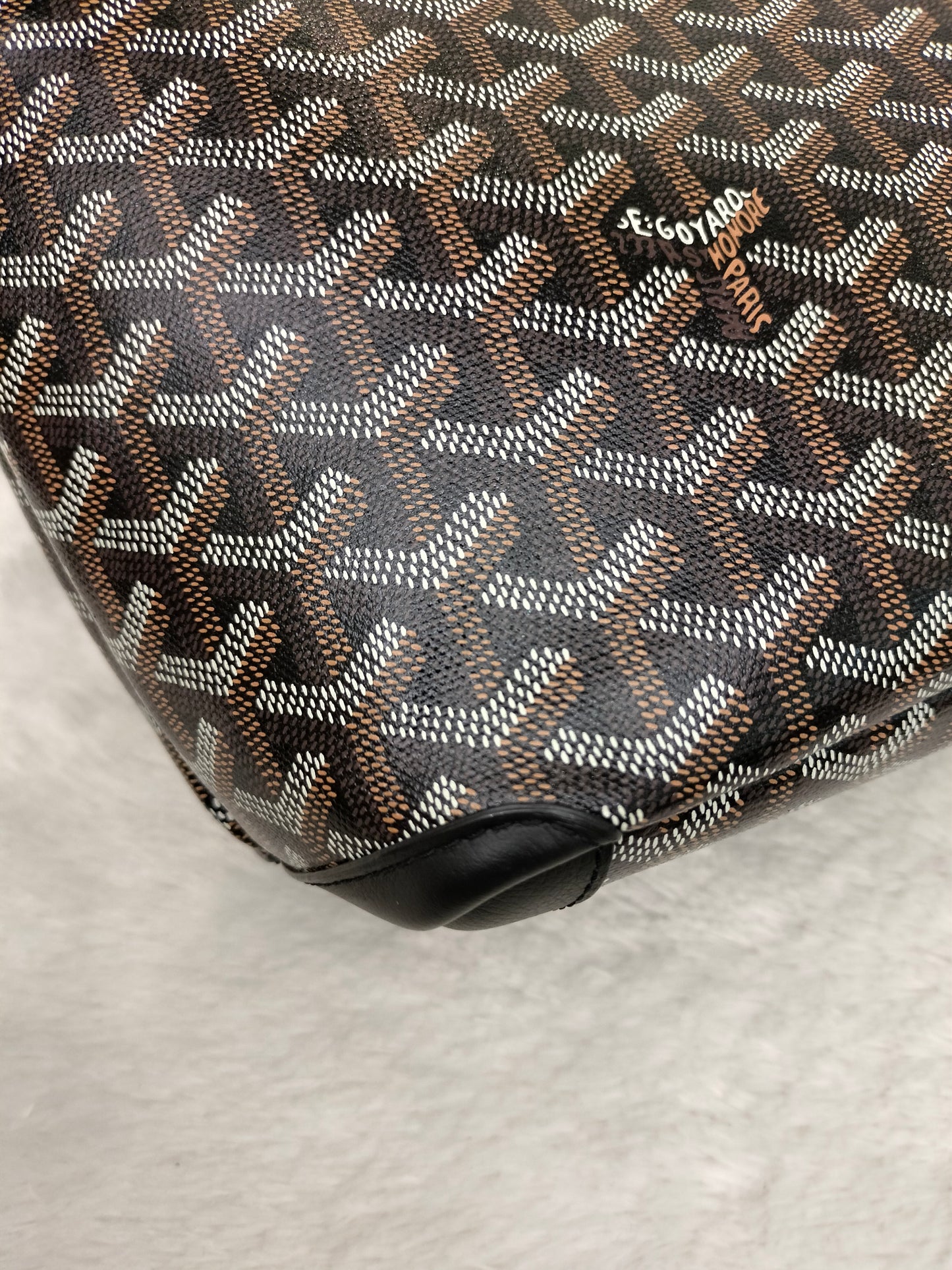 *Excellent Condition* Goyard Artois PM Noir 2024