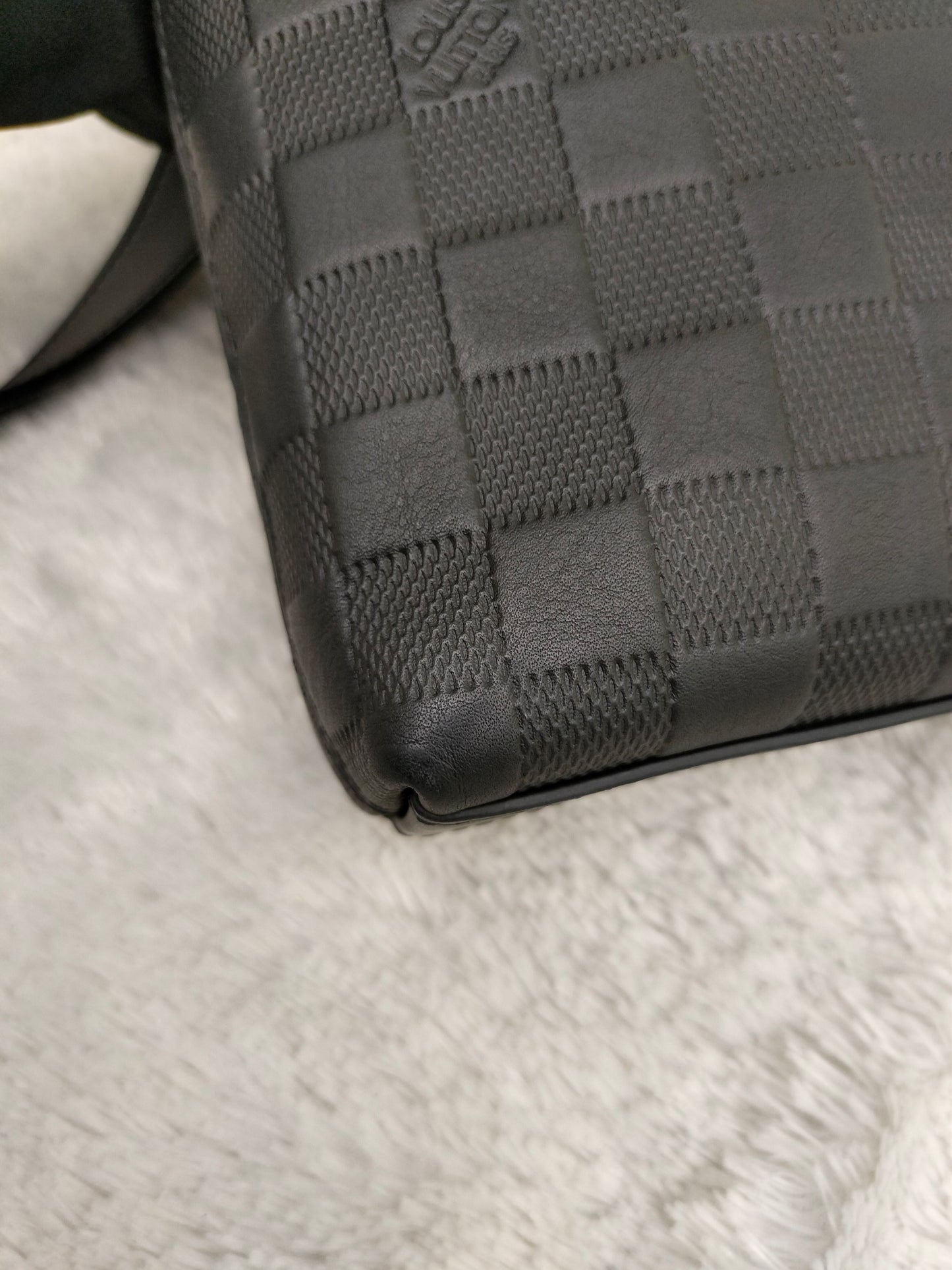LV District Onyx Damier Infini Black 2017