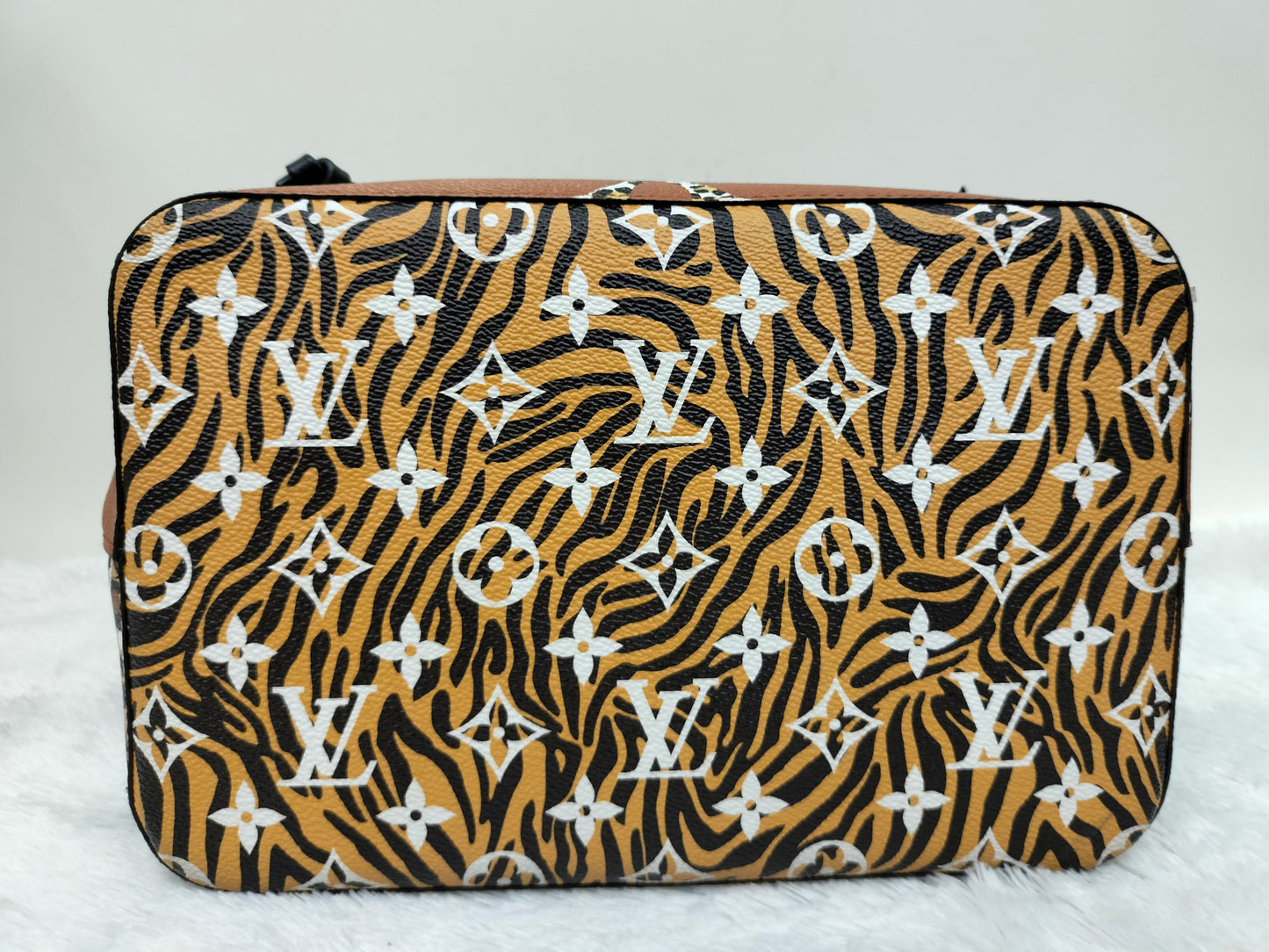 LV Neo Noe Monogram Giant Jungle Leopard Caramel 2019