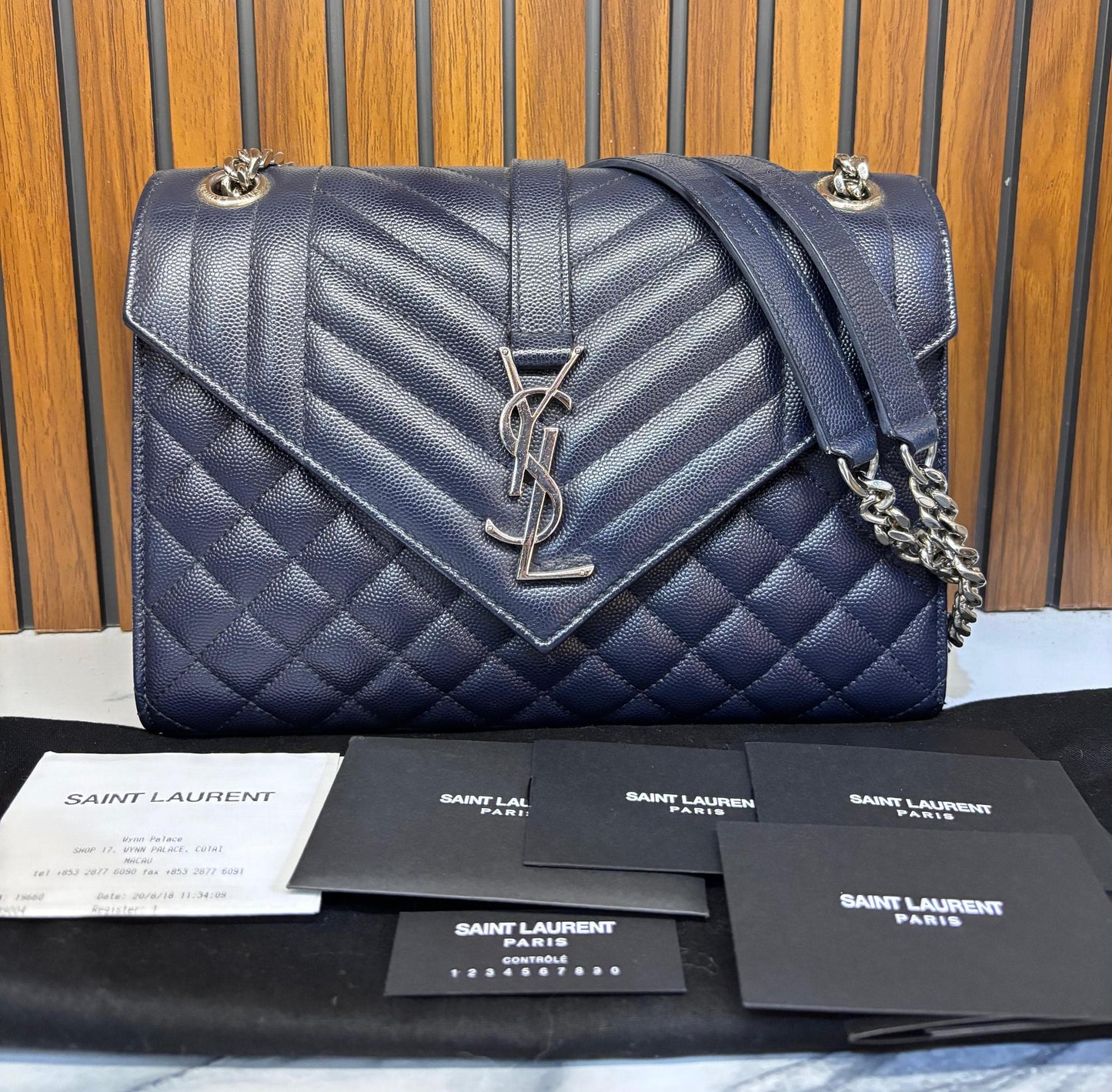 YsL Envelope Medium Chevron Bleu Fonce SHW 2018