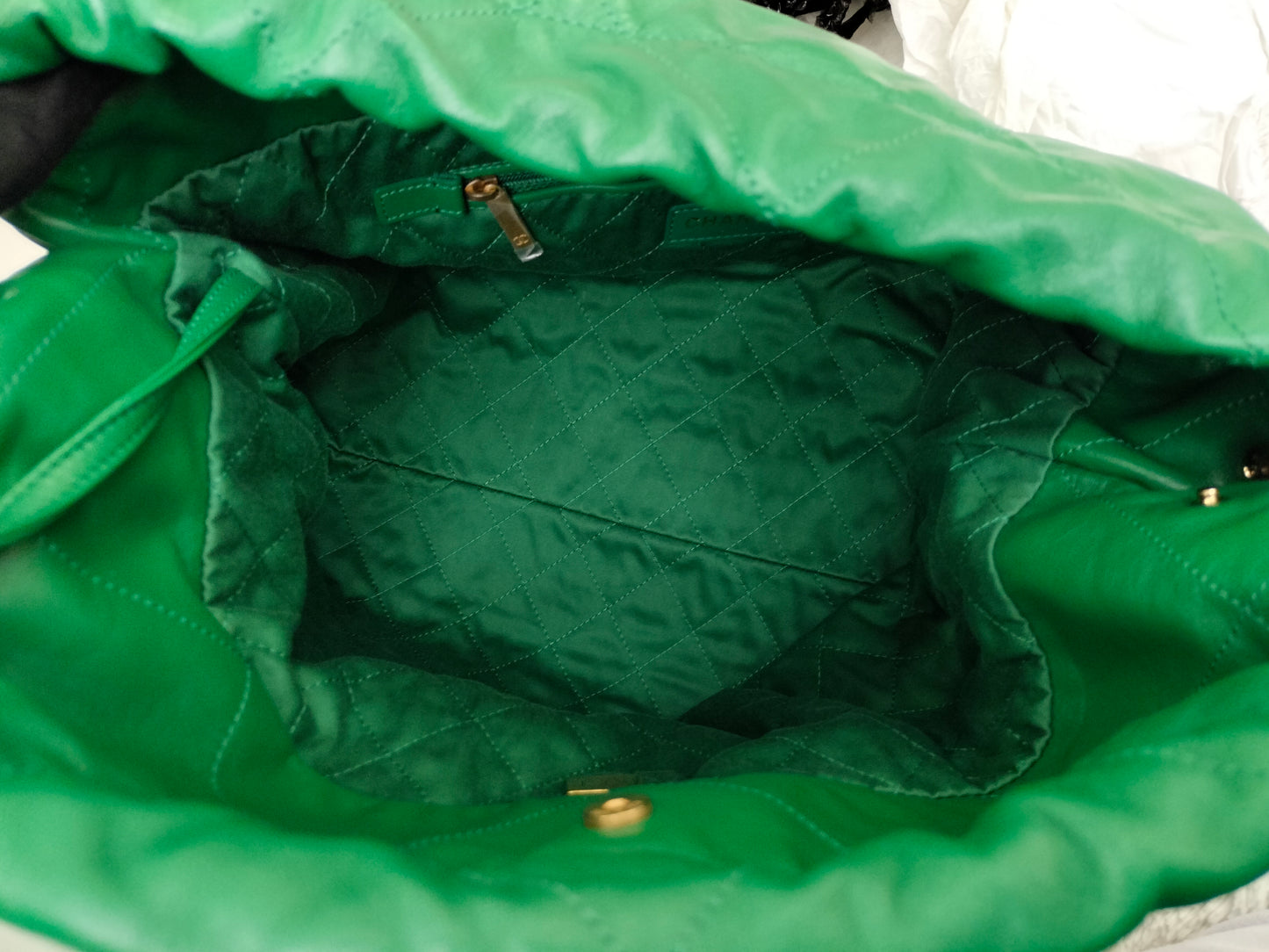 *Neverbeen Used* Chanel C22 Medium Calfskin Green GHW (CHIP)