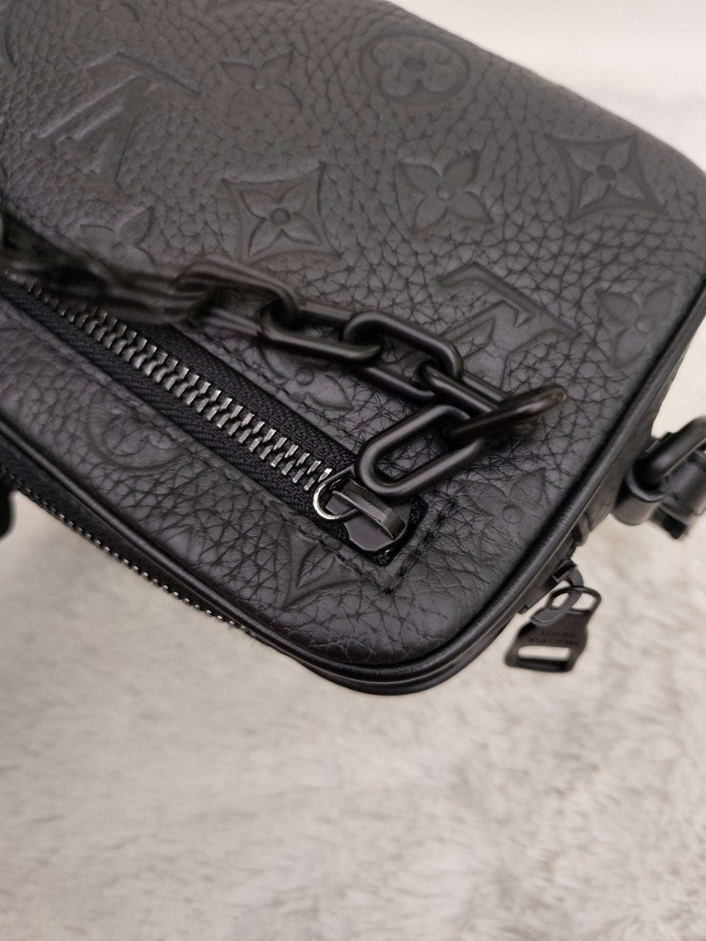 LV Pochette Volga Monogram Taurillon Empreinte Noir 2020