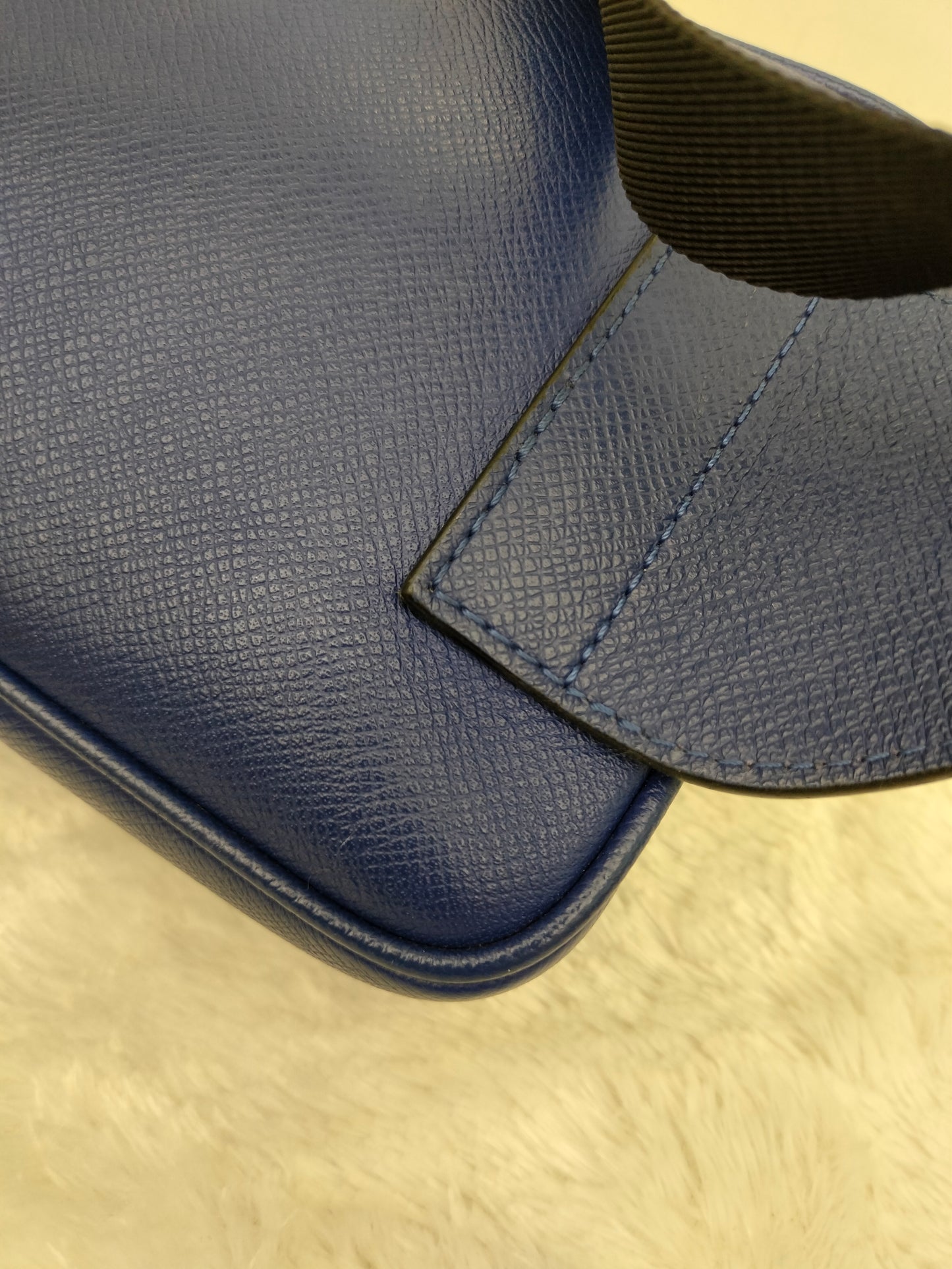 LV Outdoor Bumbag Taiga Cobalt 2019