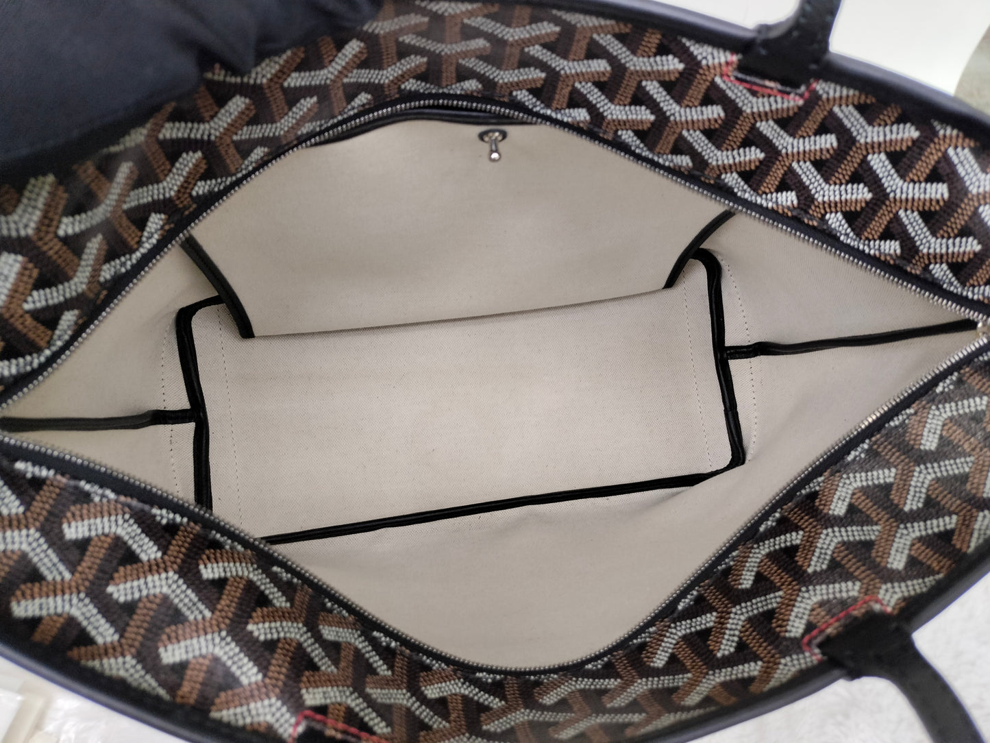 *Excellent Condition* Goyard Artois PM Noir 2024