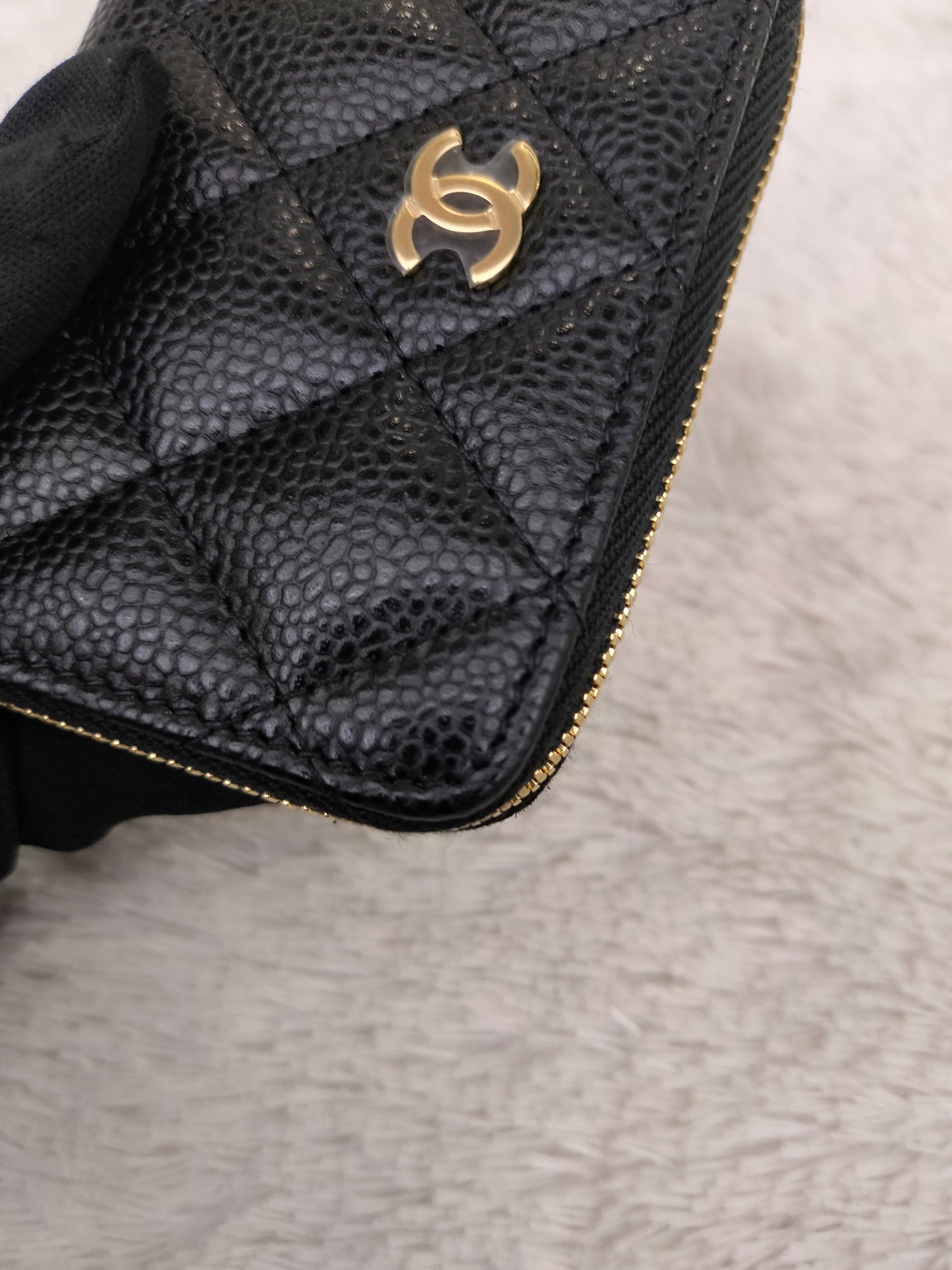 *NEW* Chanel Zippy Card Holder Caviar Black GHW (CHIP)