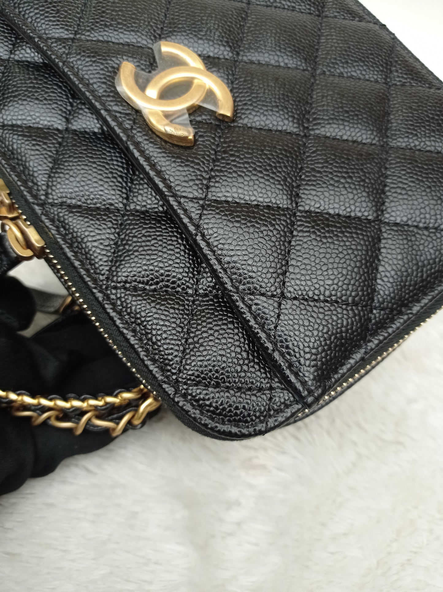 *Neverbeen Used* Chanel Pick Me Up Vanity Case Small Caviar Black GHW (CHIP)