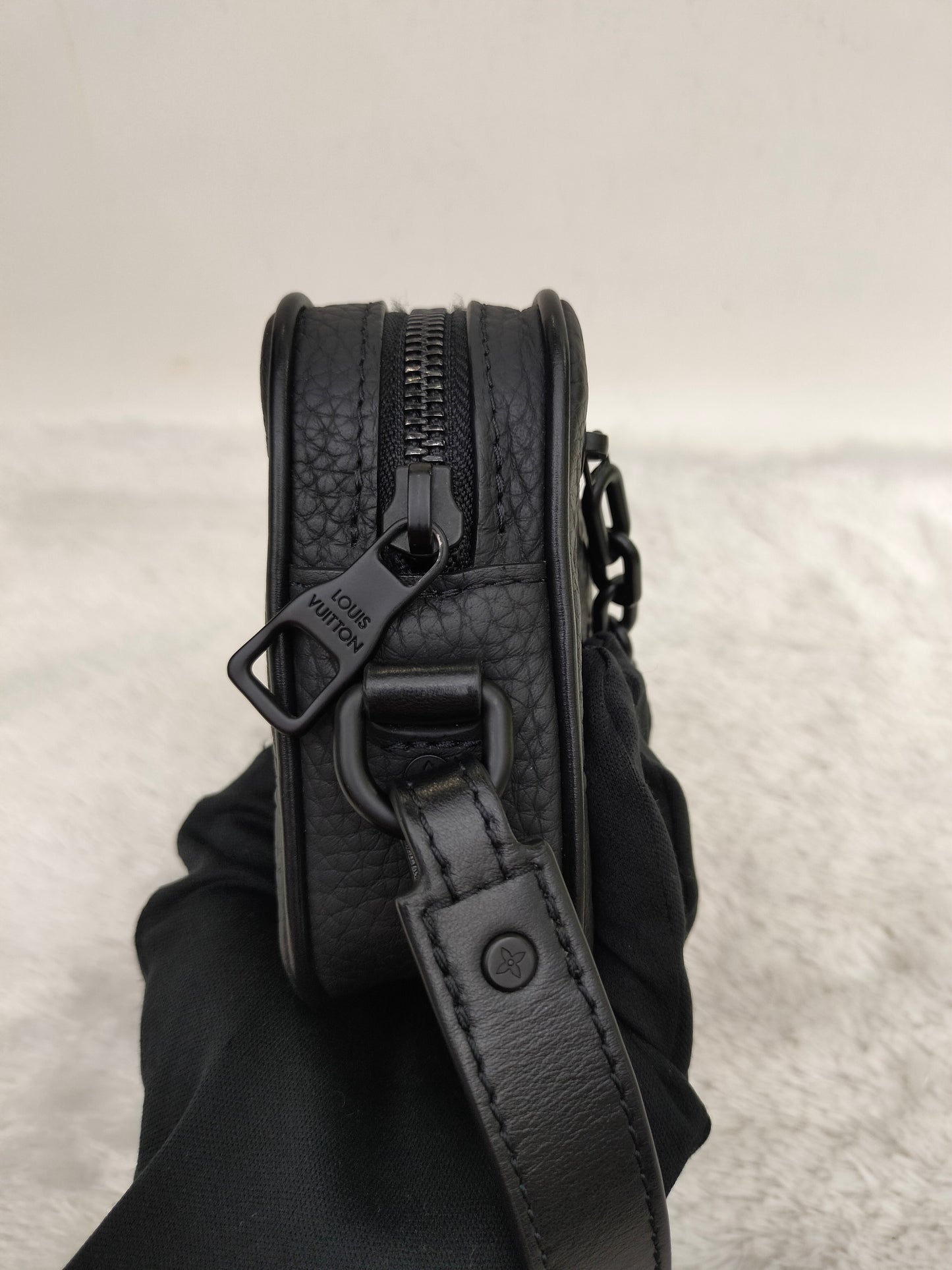 LV Pochette Volga Monogram Taurillon Empreinte Noir 2020