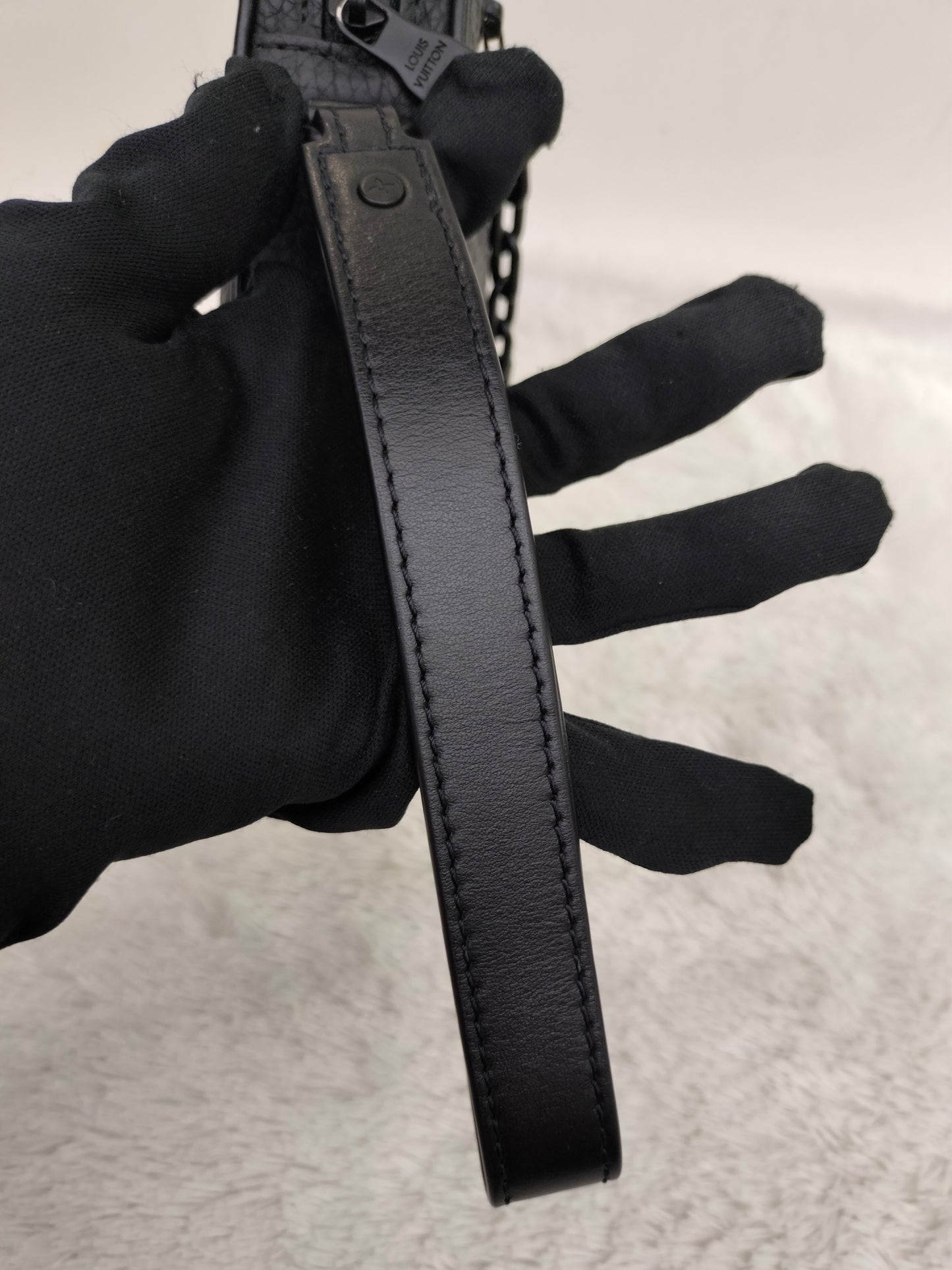 LV Pochette Volga Monogram Taurillon Empreinte Noir 2020