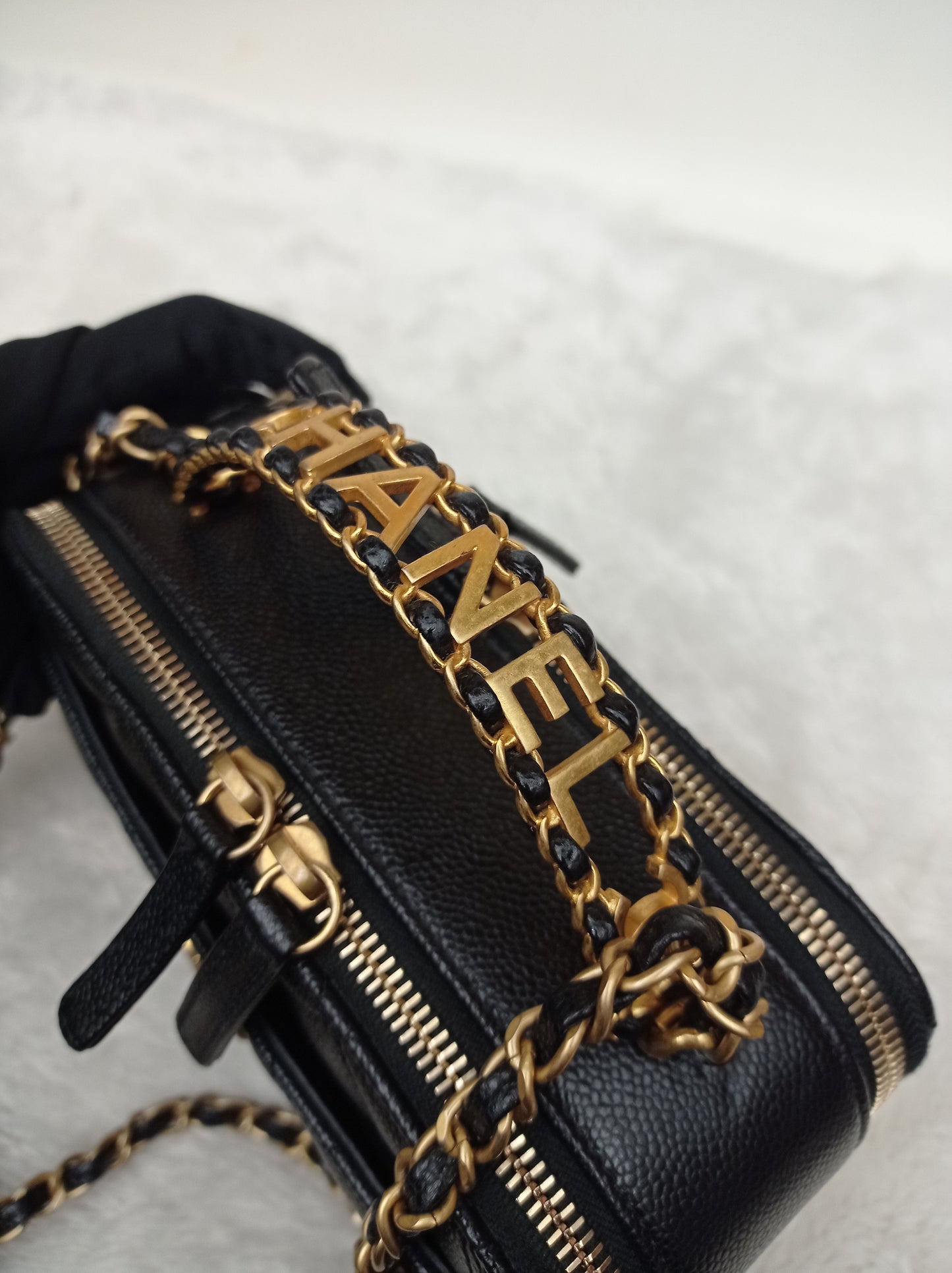*Neverbeen Used* Chanel Pick Me Up Vanity Case Small Caviar Black GHW (CHIP)