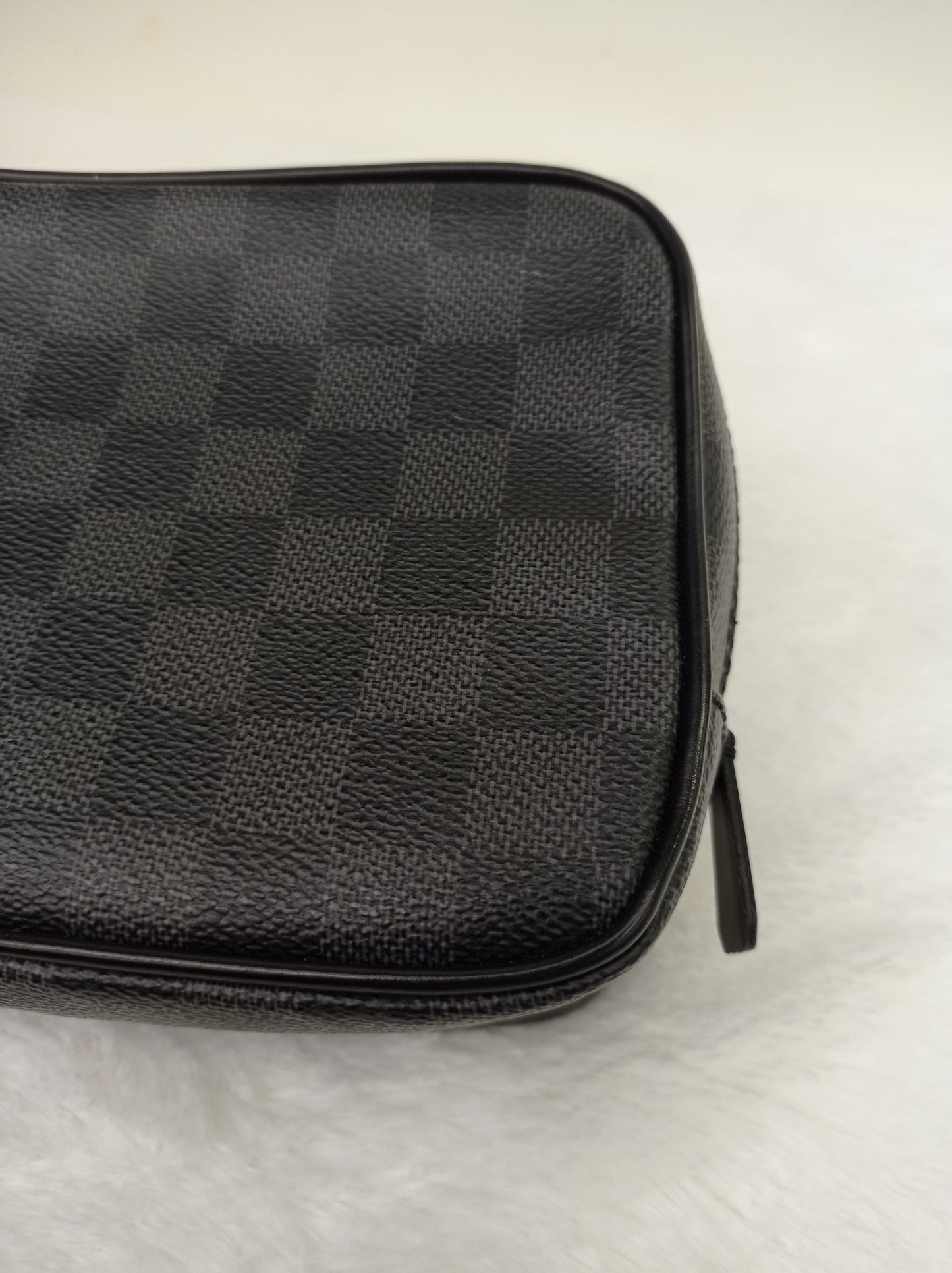 LV Toilet Pouch PM Graphite 2014