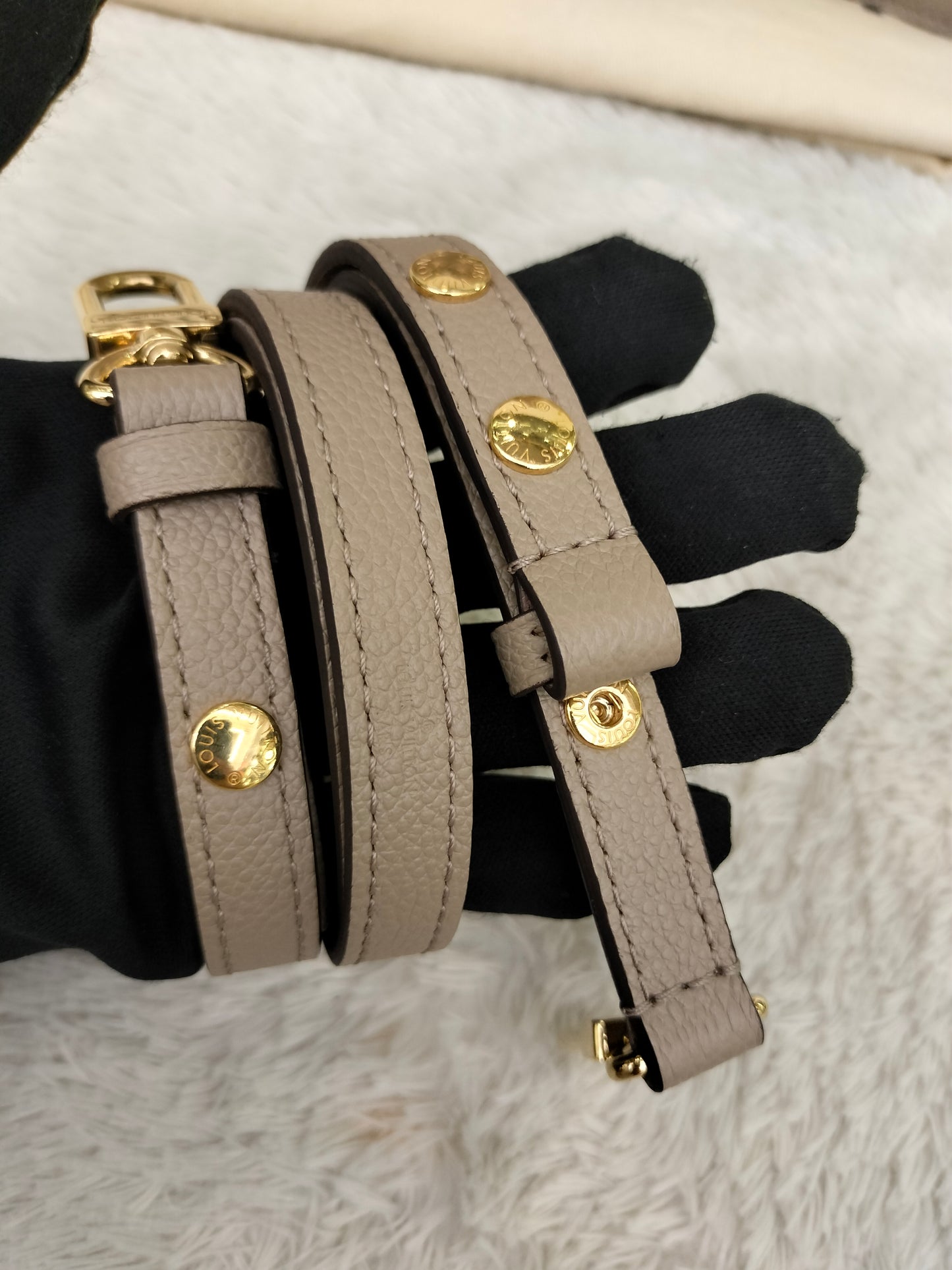 LV Neo Noe MM Monogram Tourterelle Creme 2021
