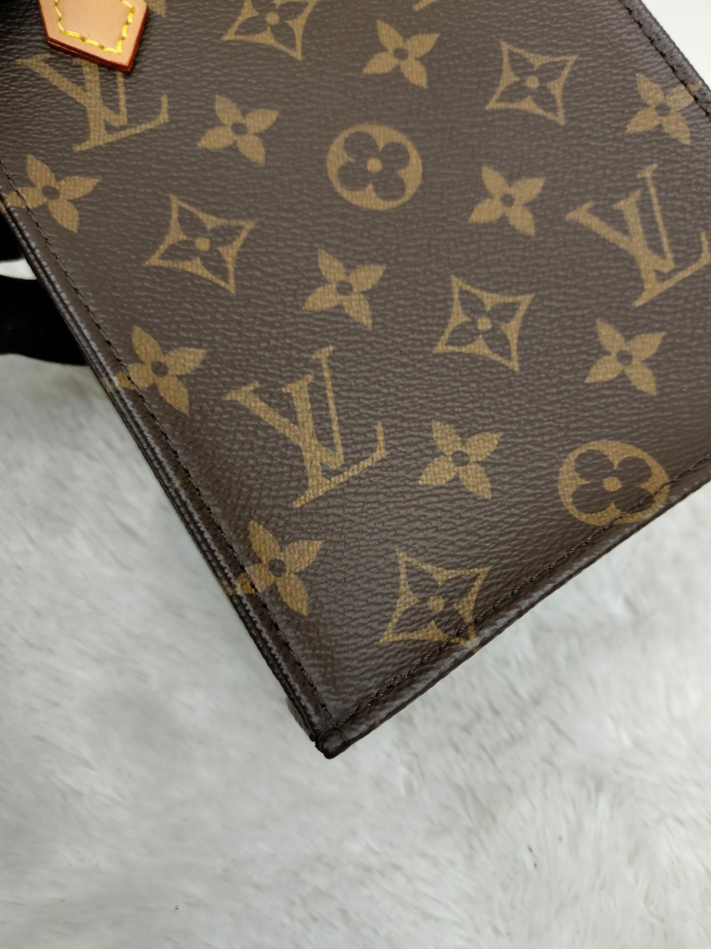 LV Petit Sac Plat Monogram 2021 (CHIP)