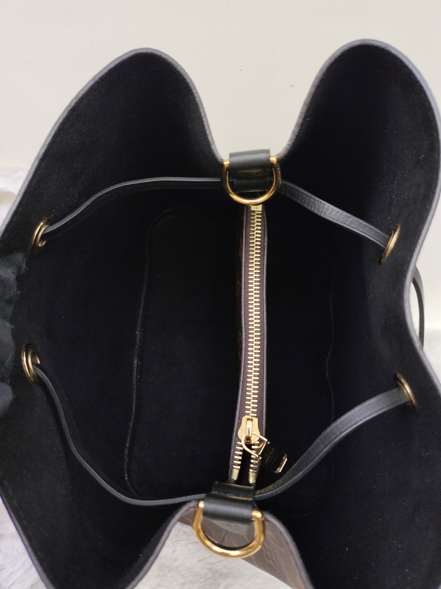 LV Neo Noe MM Monogram Noir (CHIP)